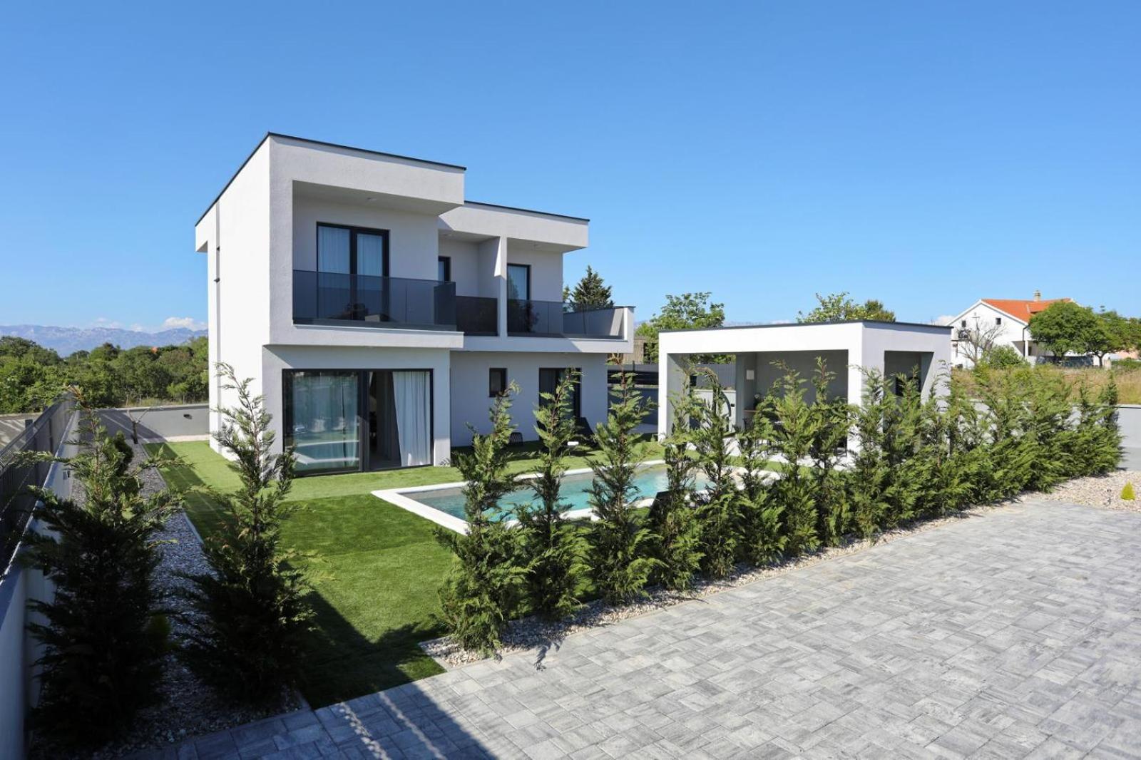 Villa photo 3