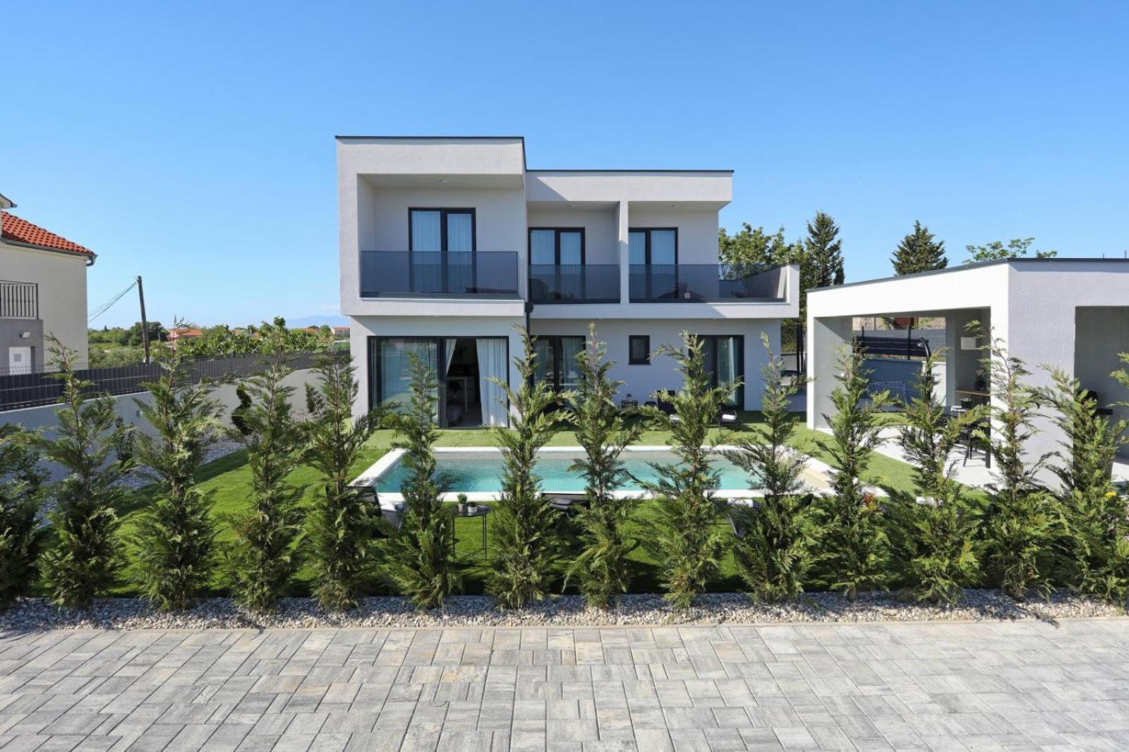 Villa photo 2