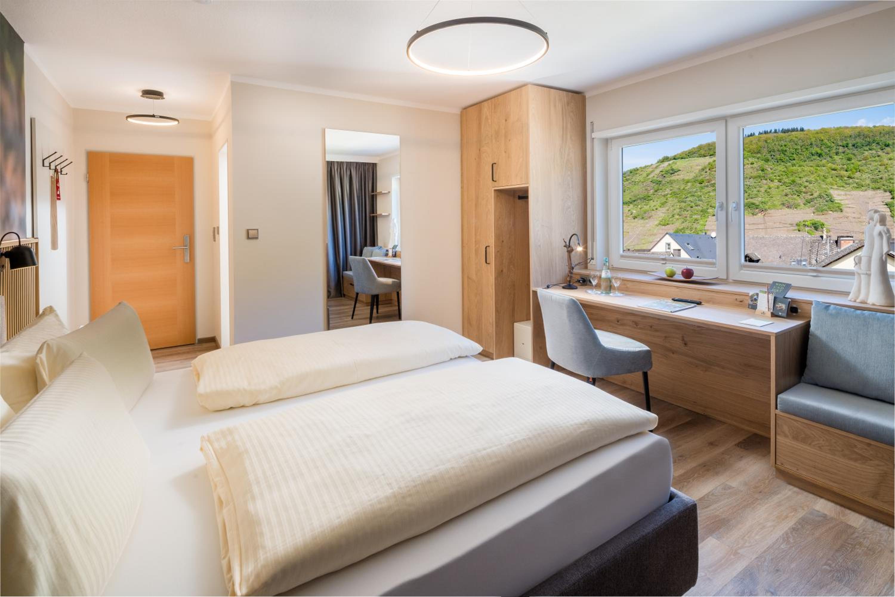 Deluxe Double Room with Balcony photo 2