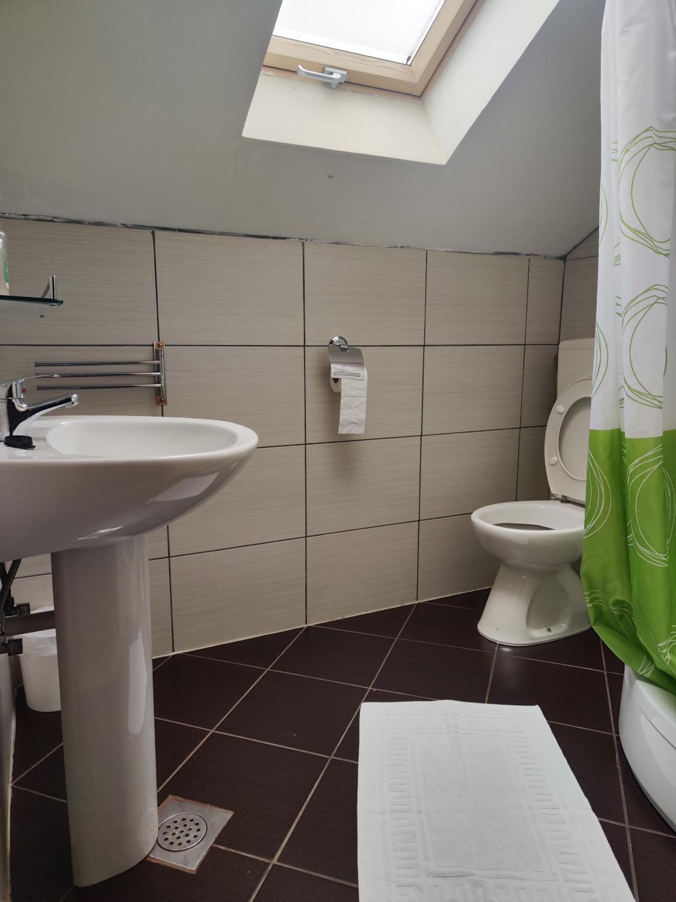 Single Room with Bathroom photo 3