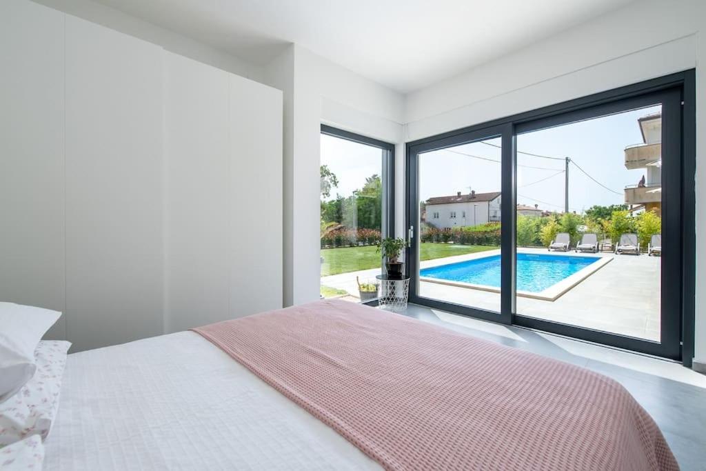 Three-Bedroom Villa photo 2
