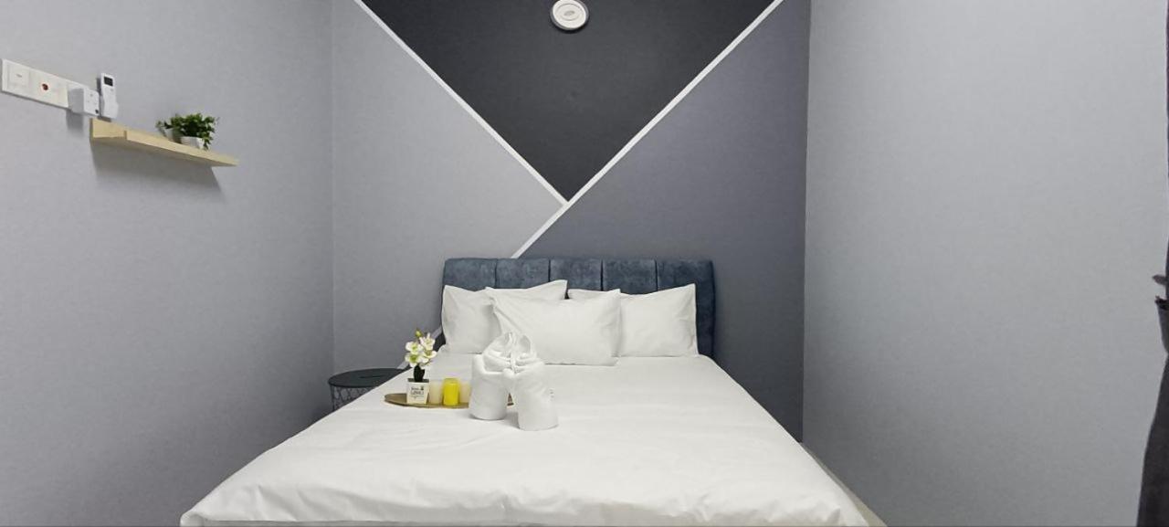 Three-Bedroom House - Photo 15
