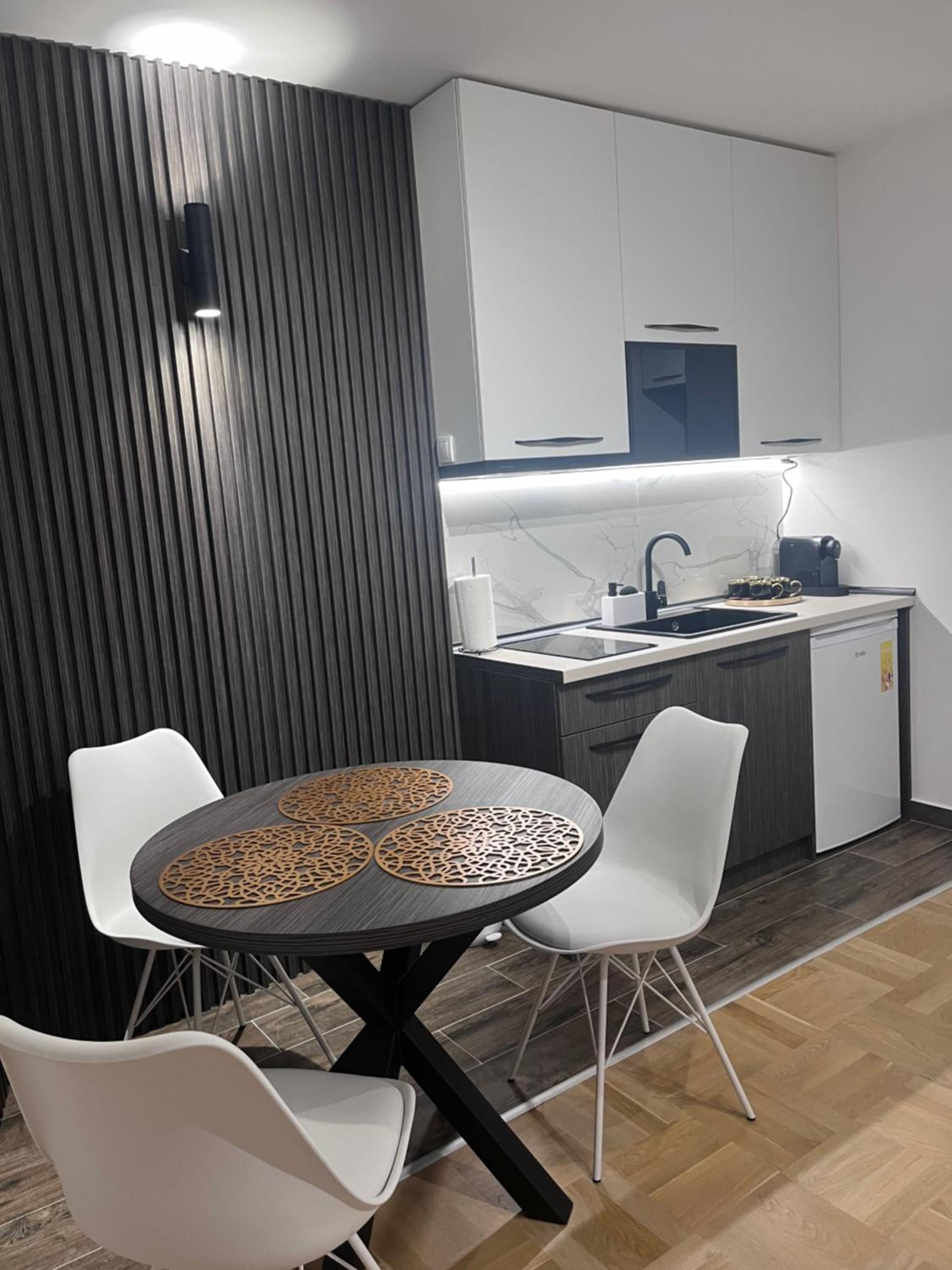 One-Bedroom Apartment photo 2