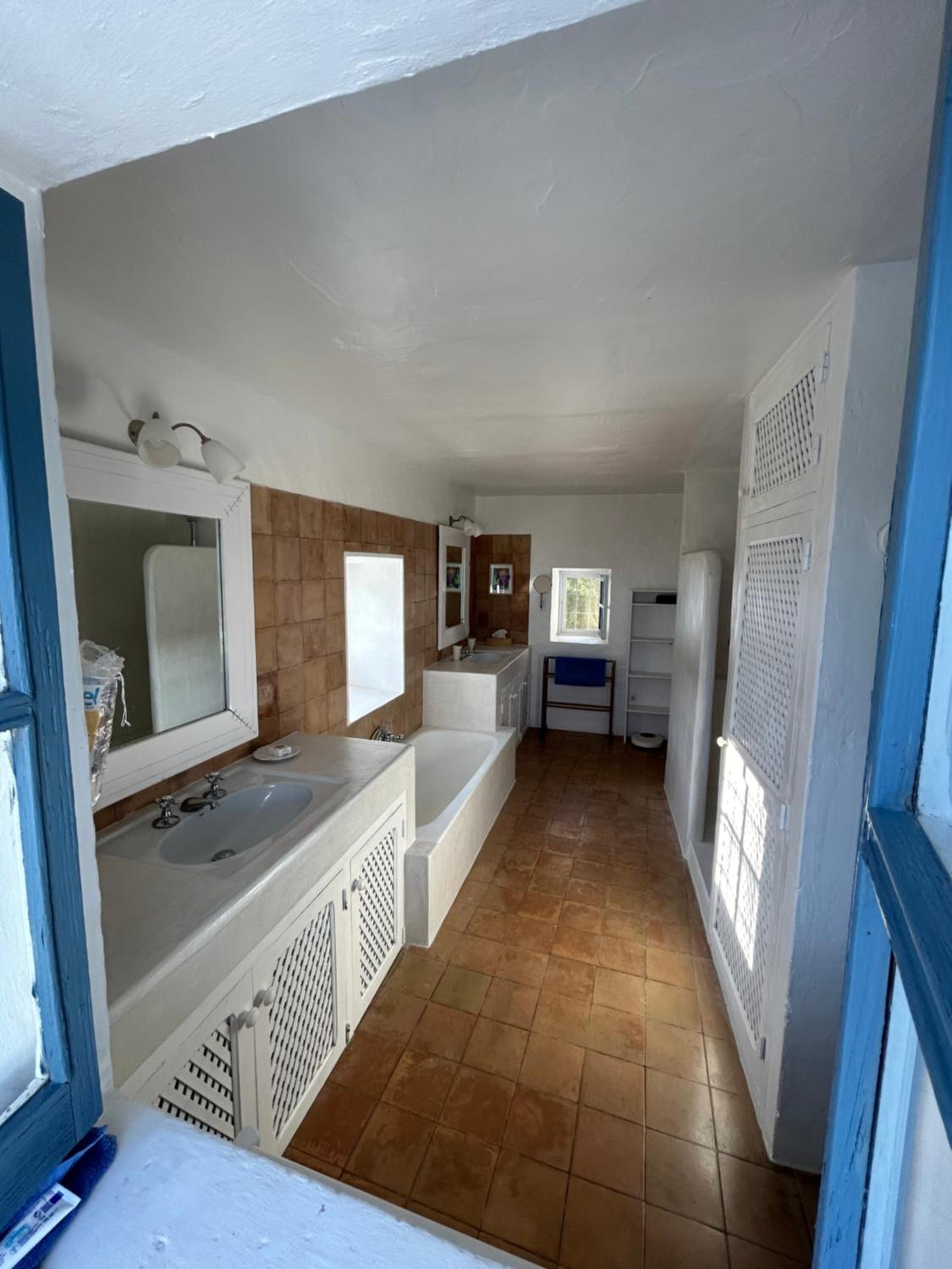 Four-Bedroom House photo 3