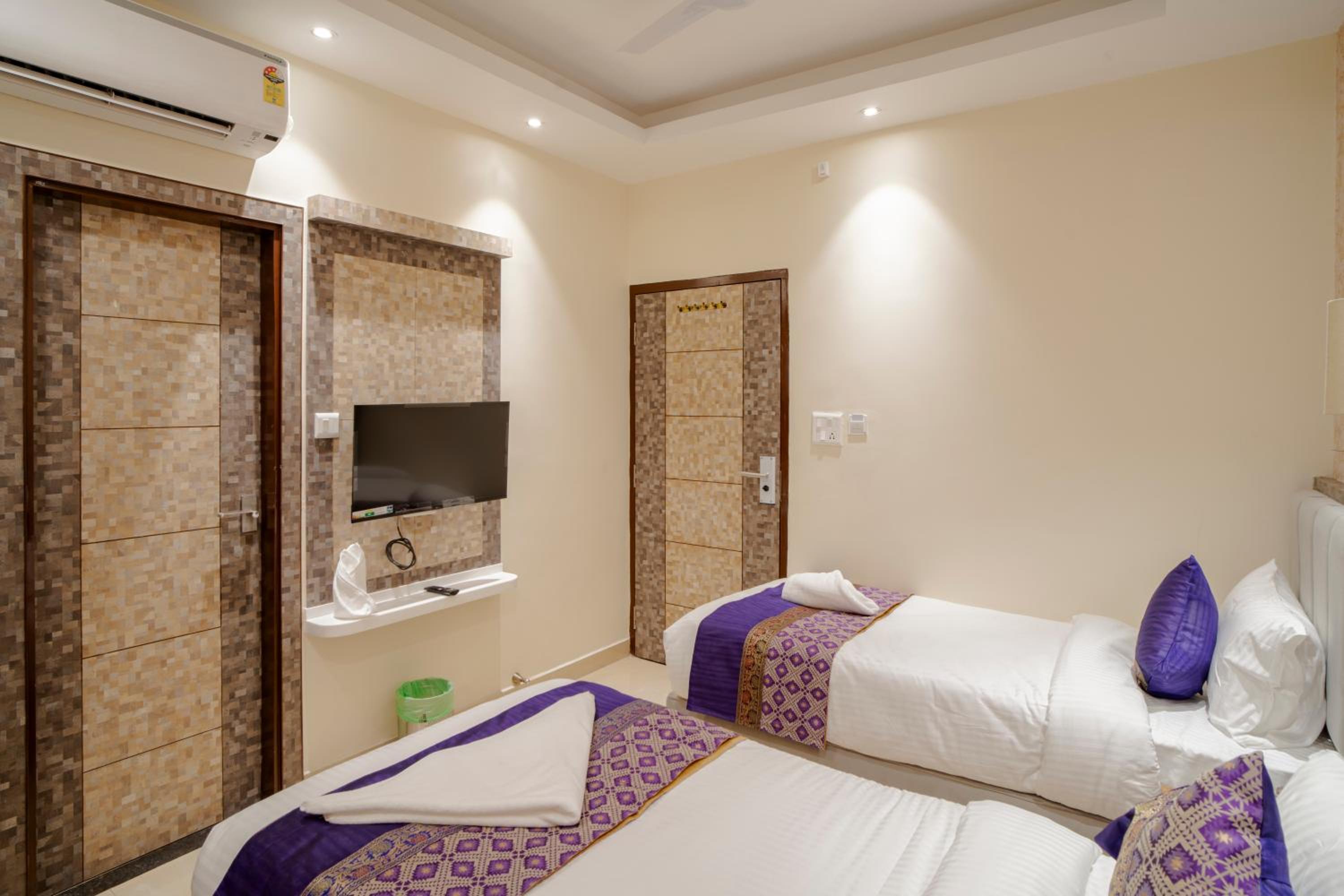 Deluxe Double Room photo 2