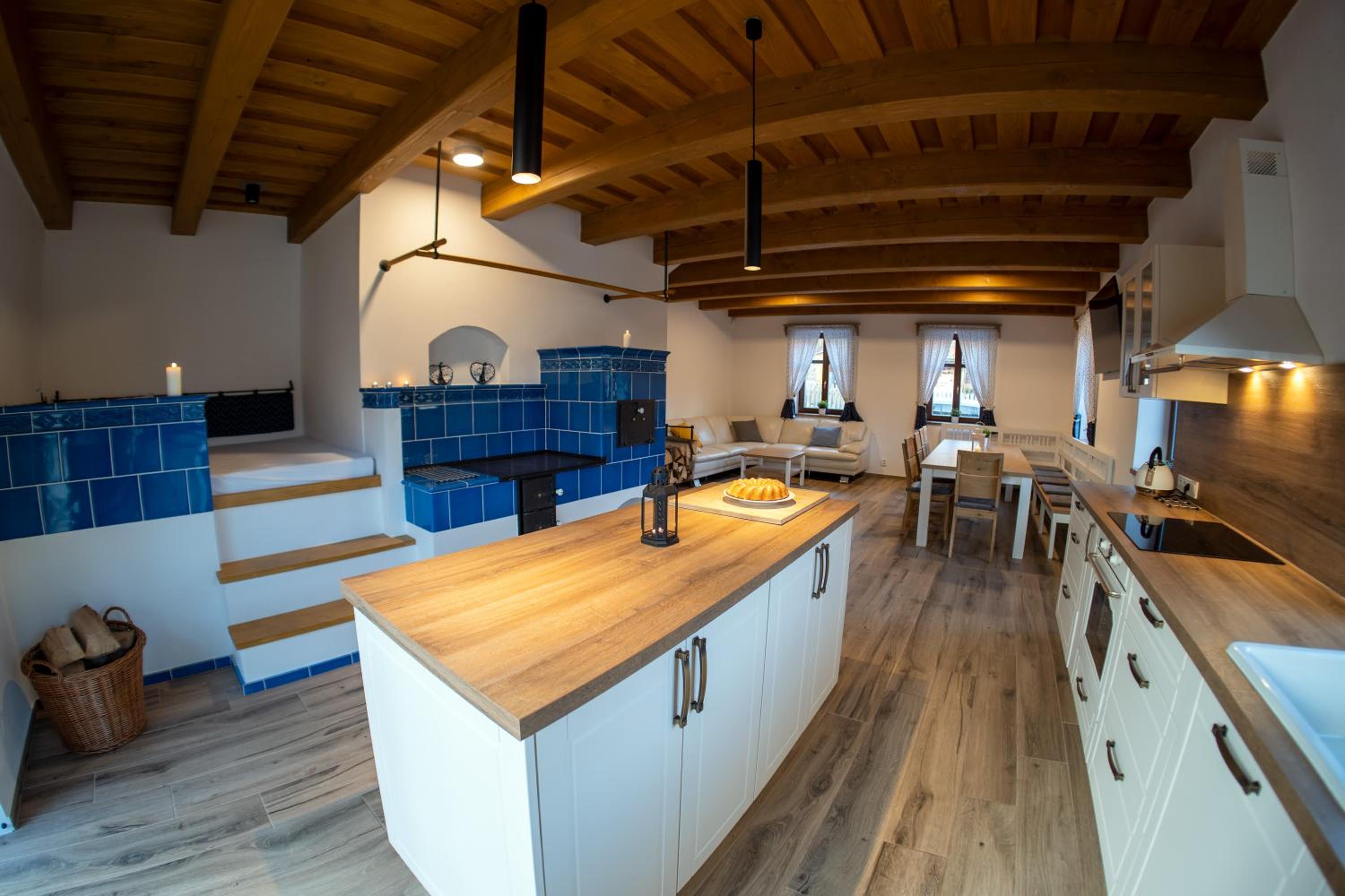 Five-Bedroom House photo 1