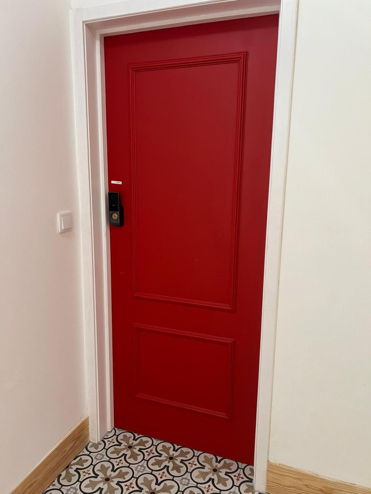 Studio Apartment with Balcony photo 3