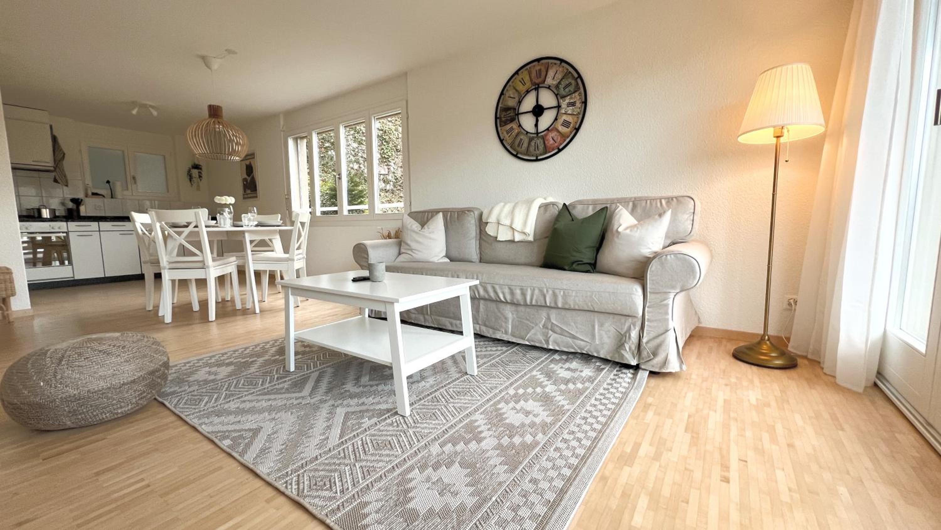One-Bedroom Apartment with Lake View