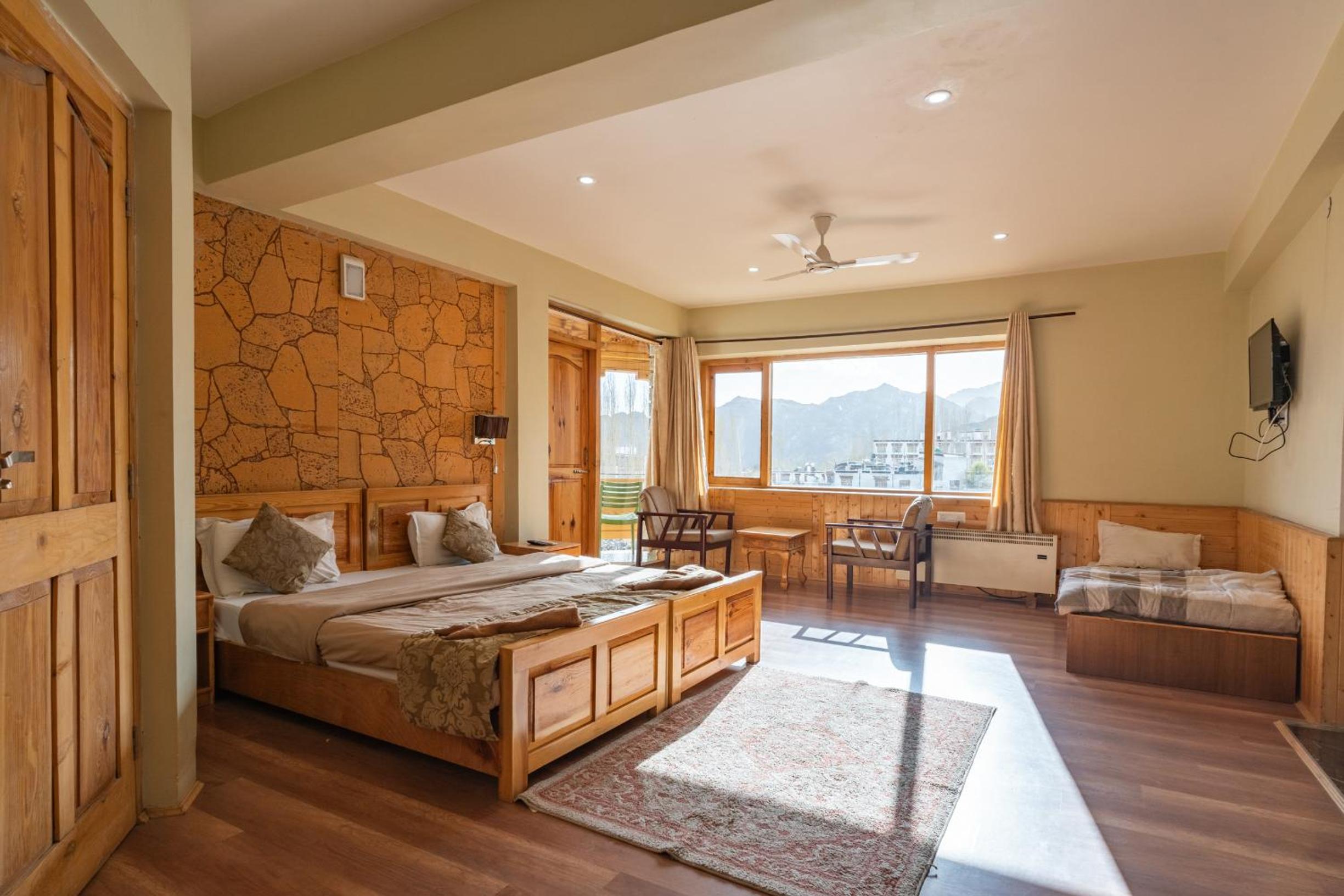 Deluxe Family Room photo 1