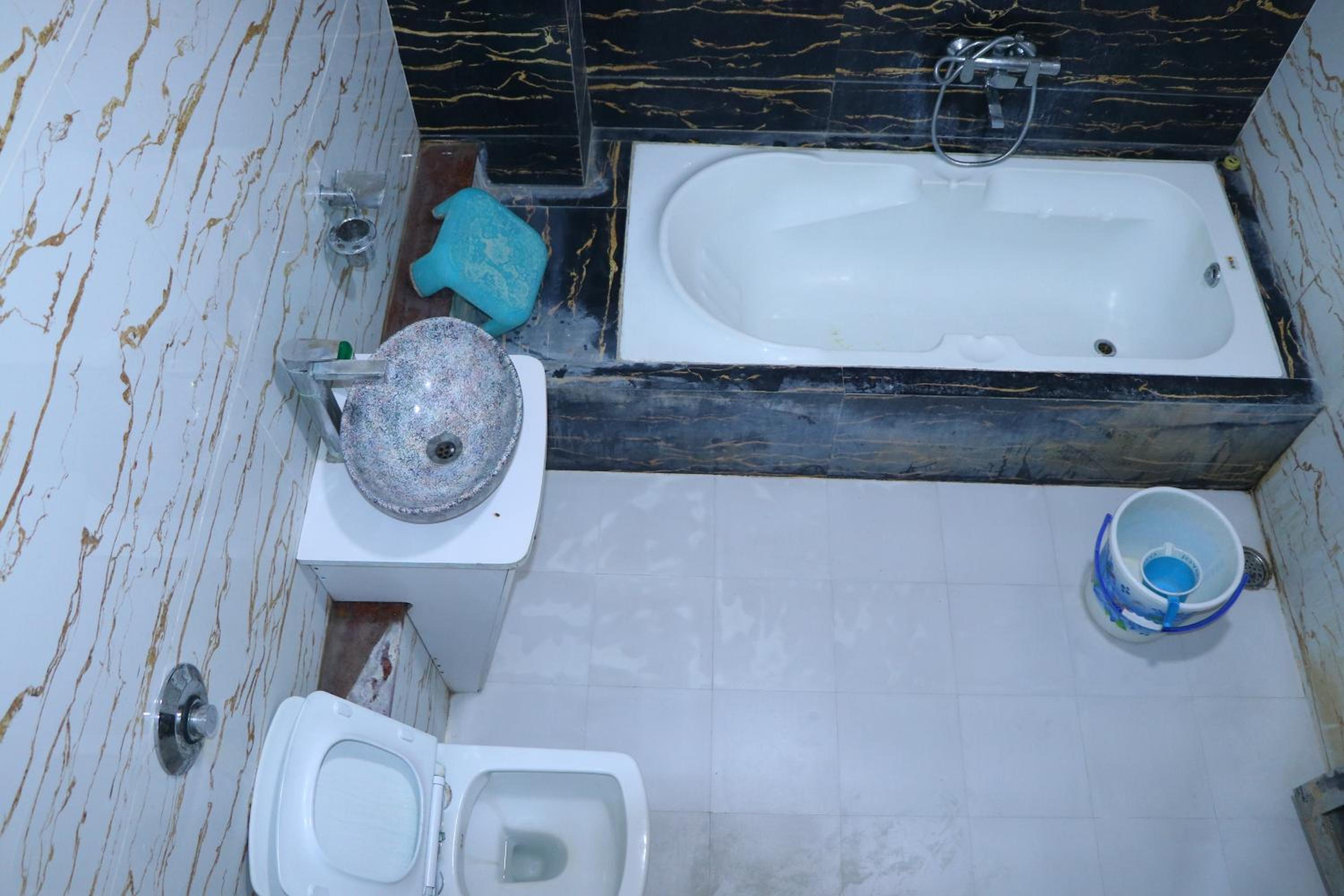 Double or Twin Room with Private Bathroom photo 2