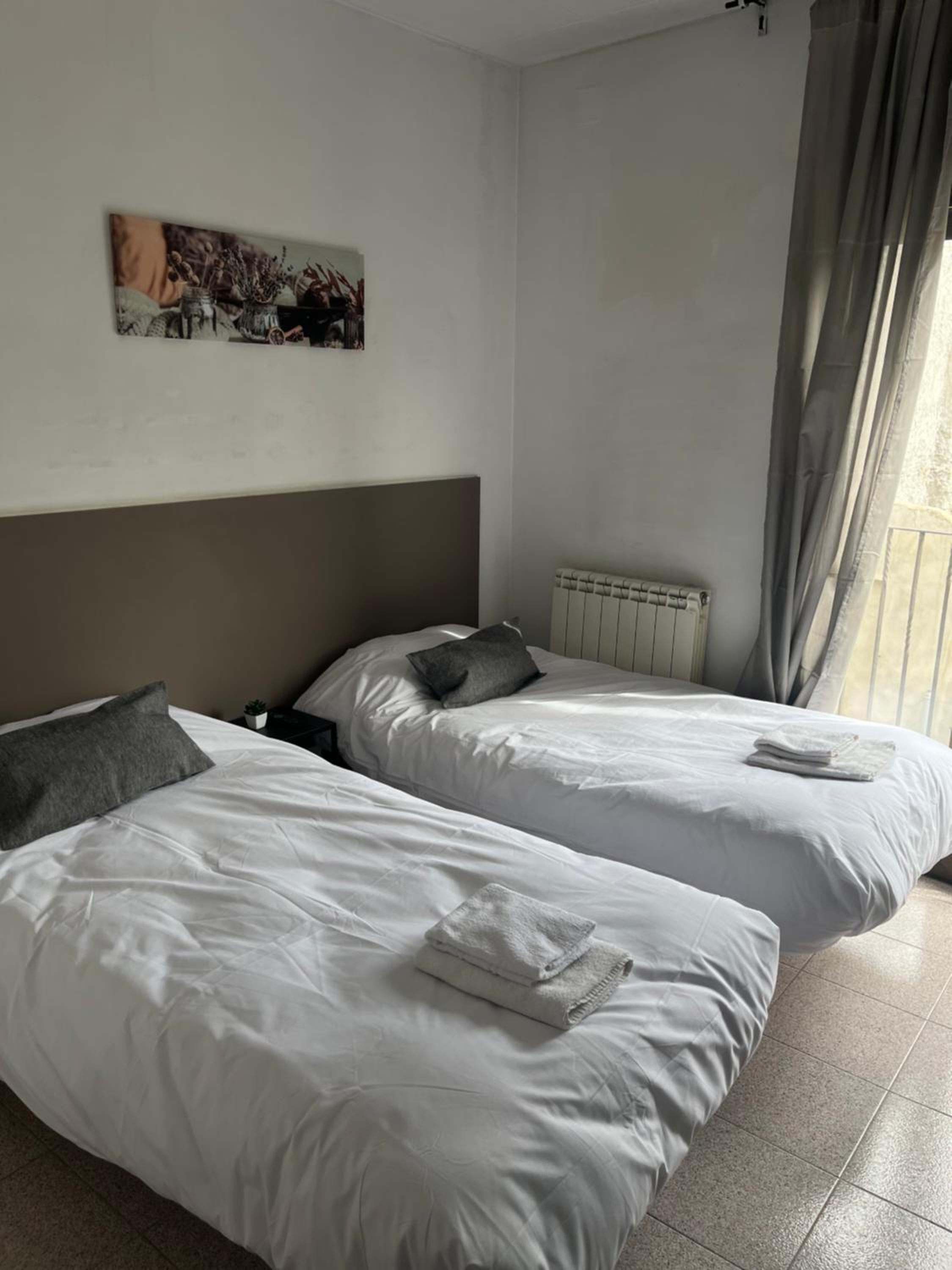 Economy Twin Room photo 3