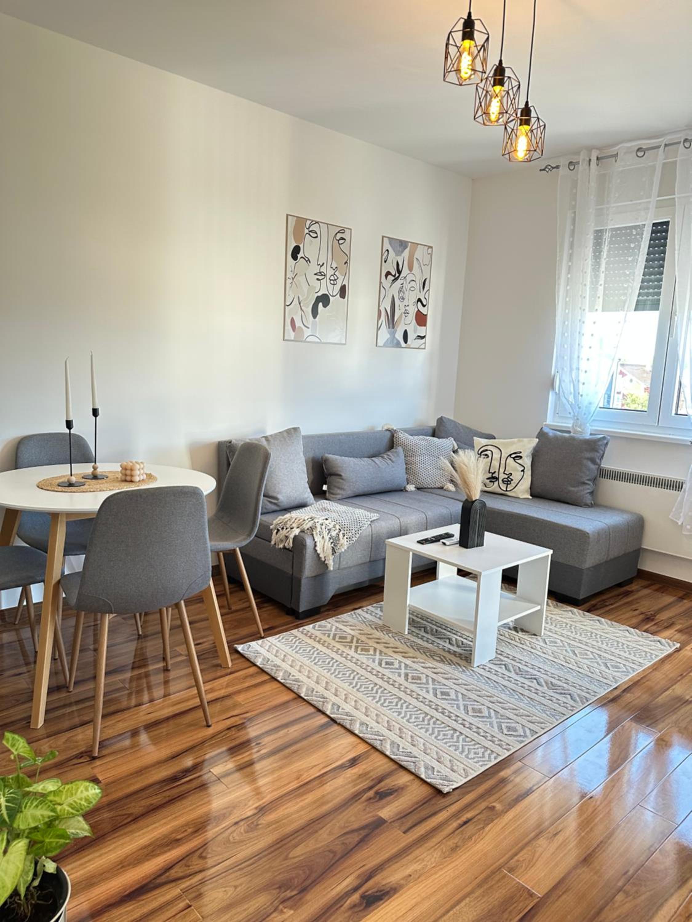 One-Bedroom Apartment photo 1