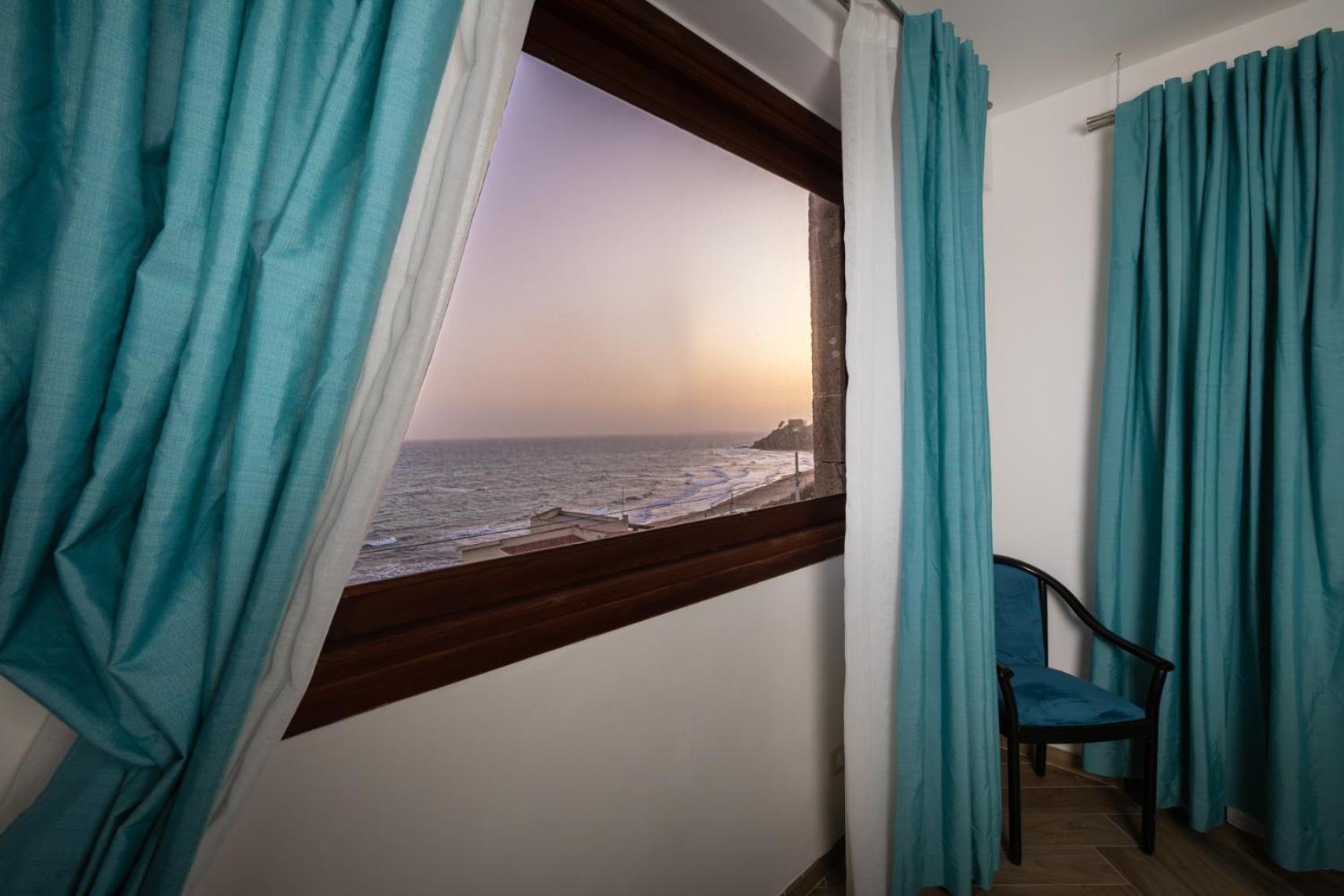 Deluxe Double Room with Sea View - Photo 2