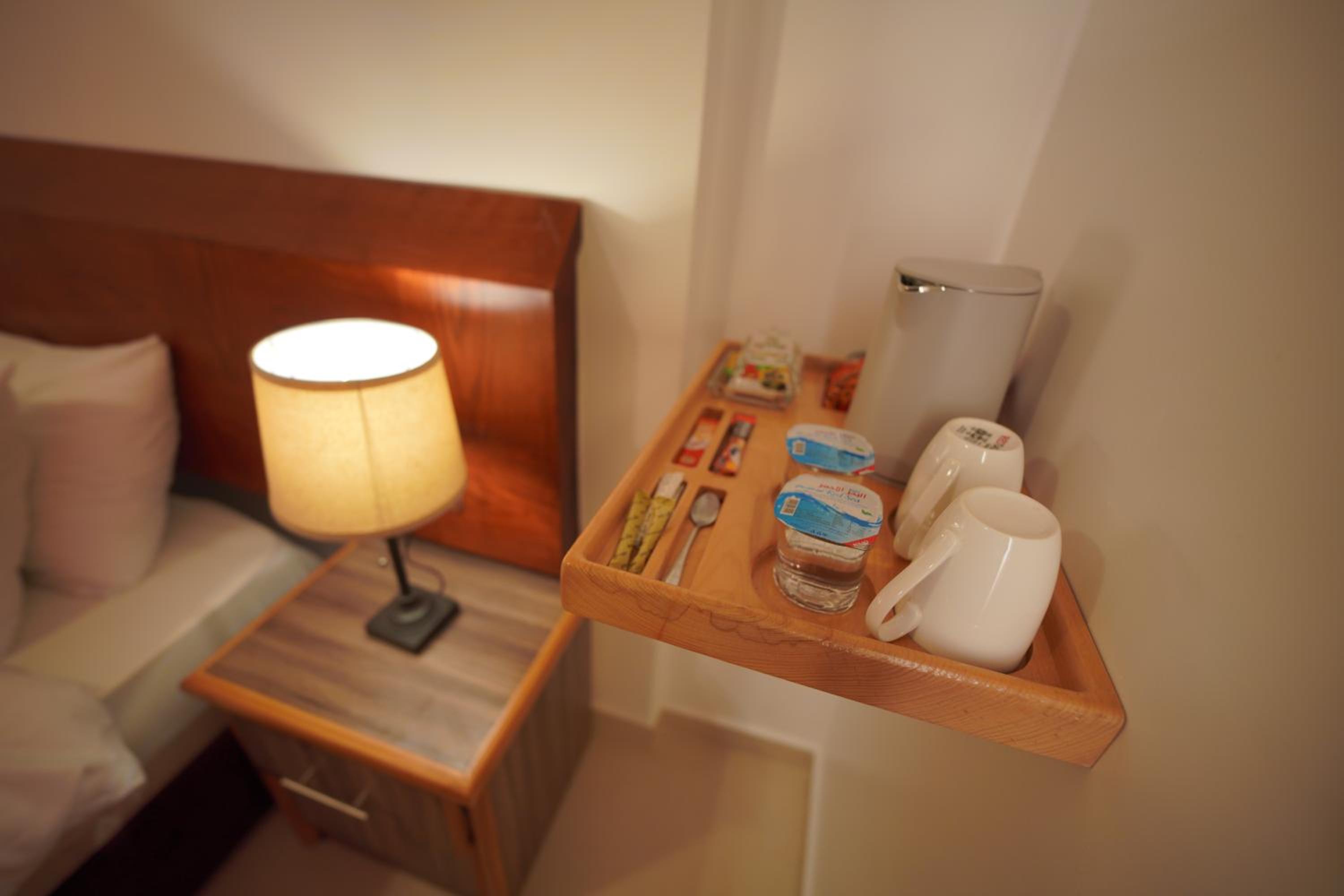Deluxe King Room - Photo 7