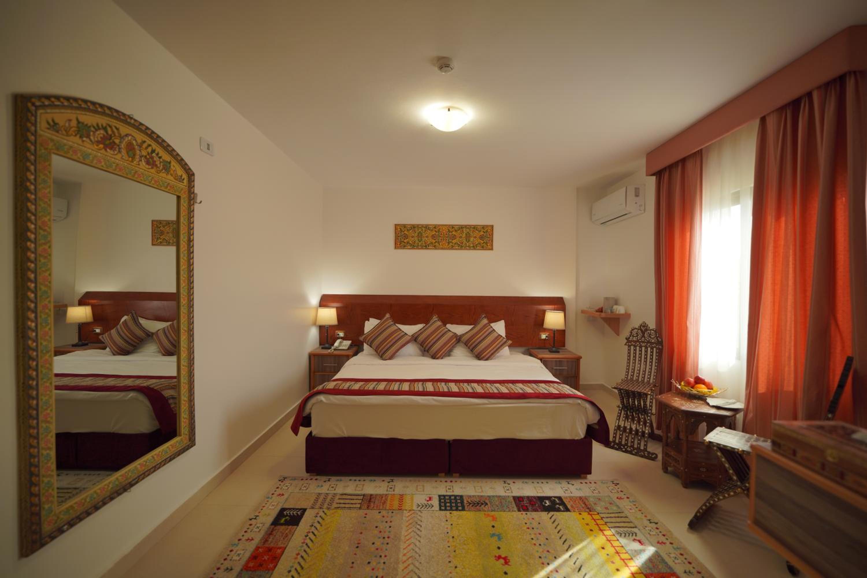 Deluxe King Room - Photo 4