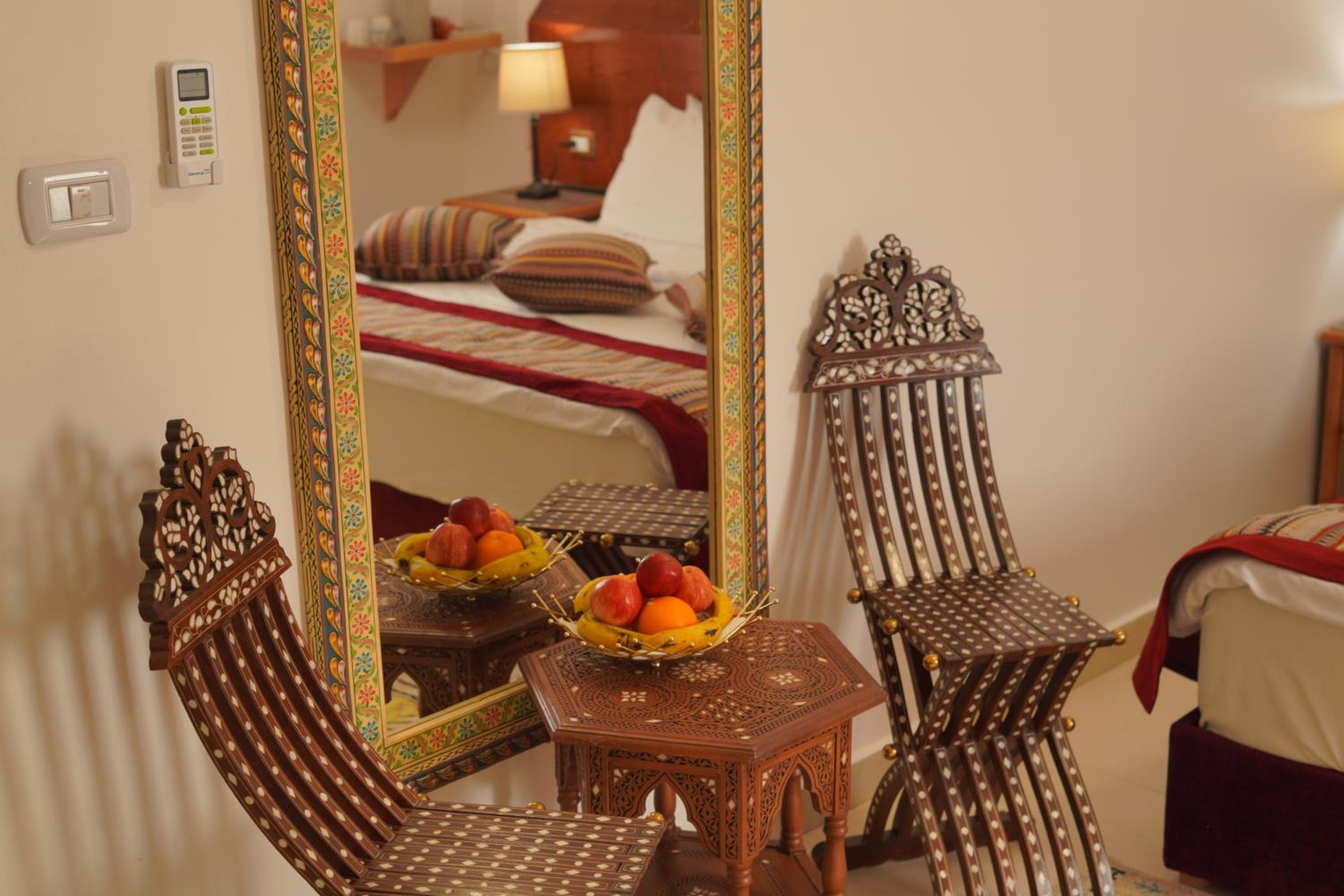 Deluxe King Room - Photo 9