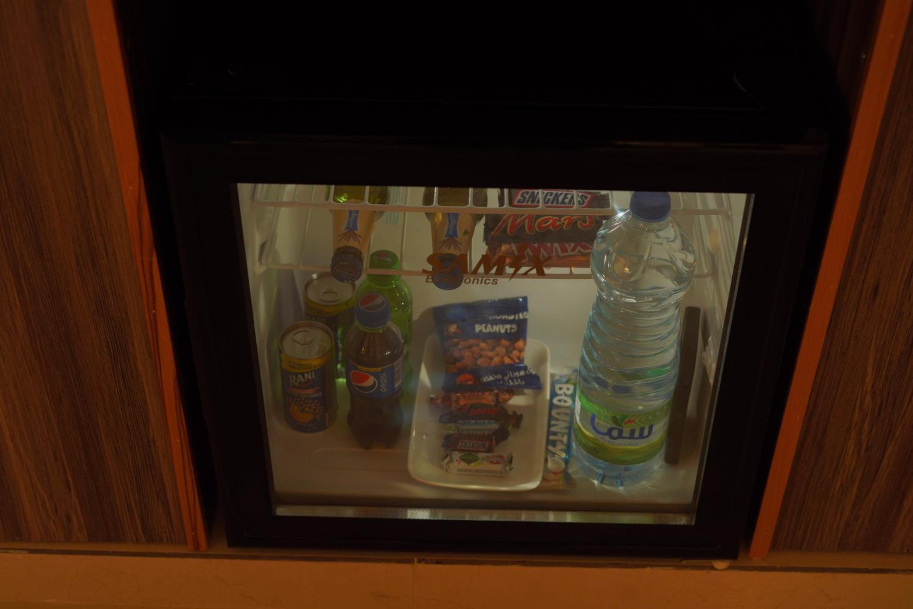 Deluxe King Room - Photo 10