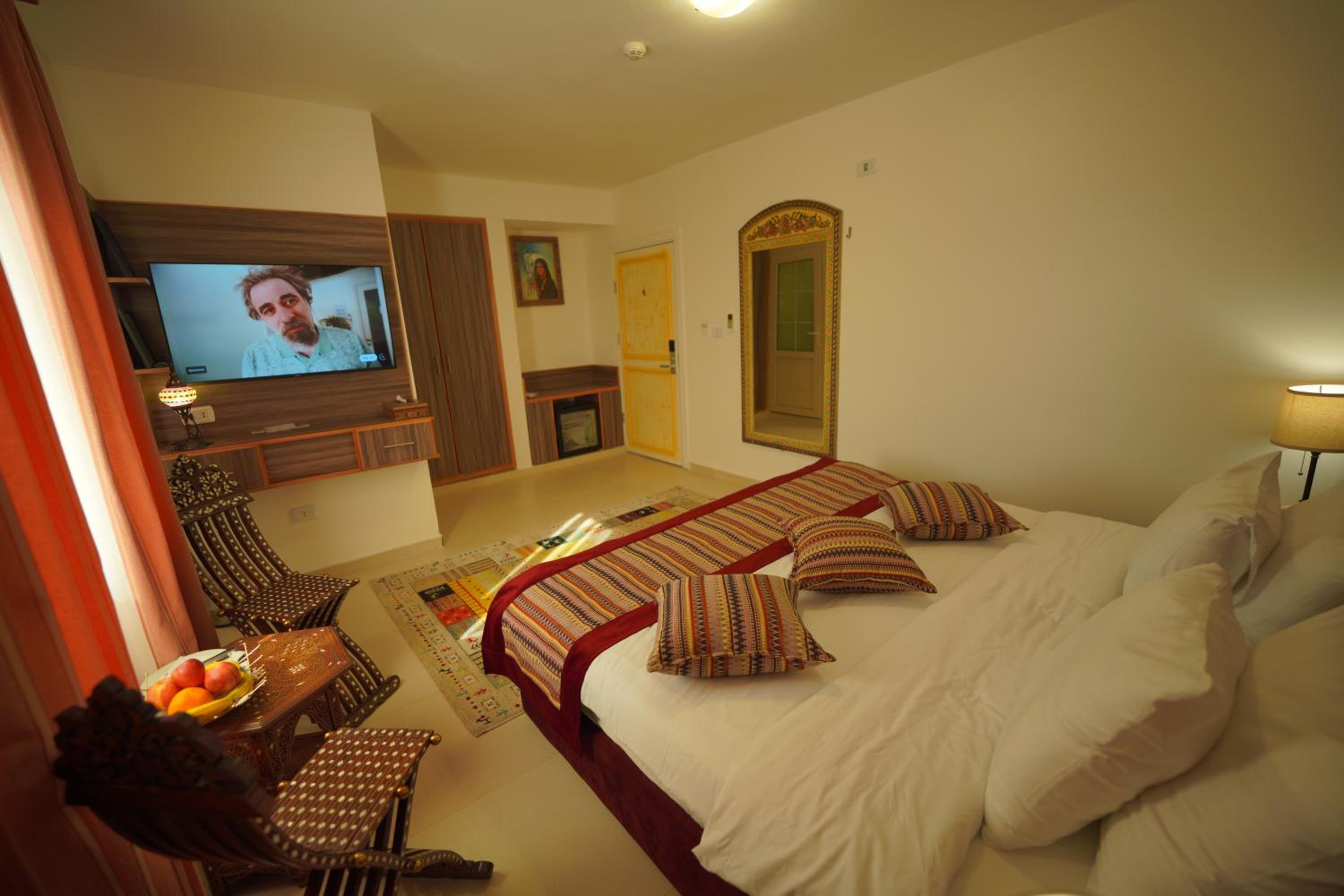 Deluxe King Room - Photo 20