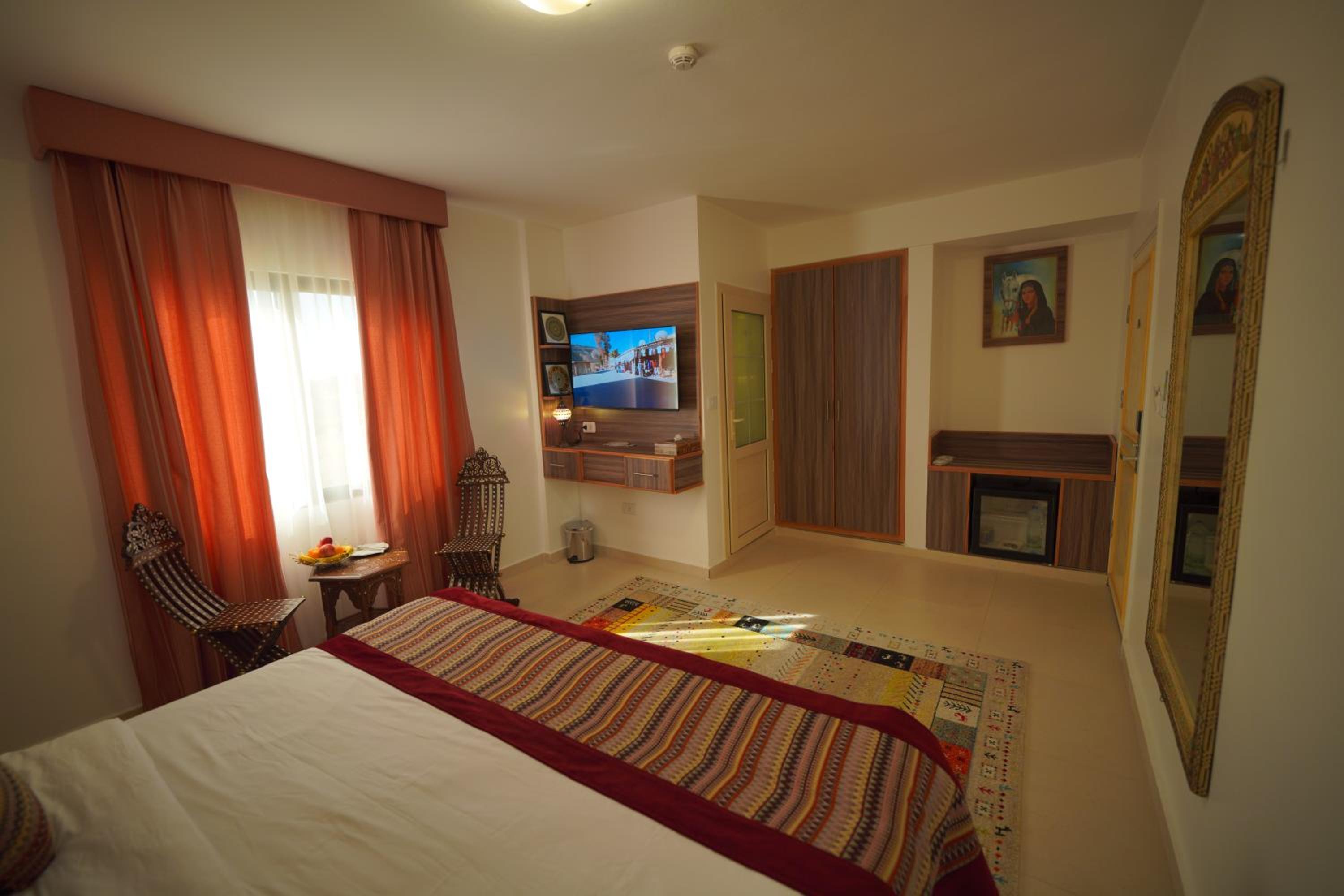 Deluxe King Room - Photo 19