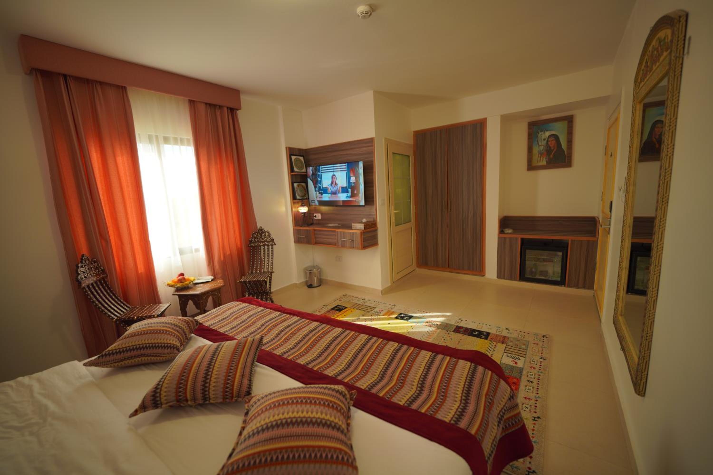 Deluxe King Room - Photo 1