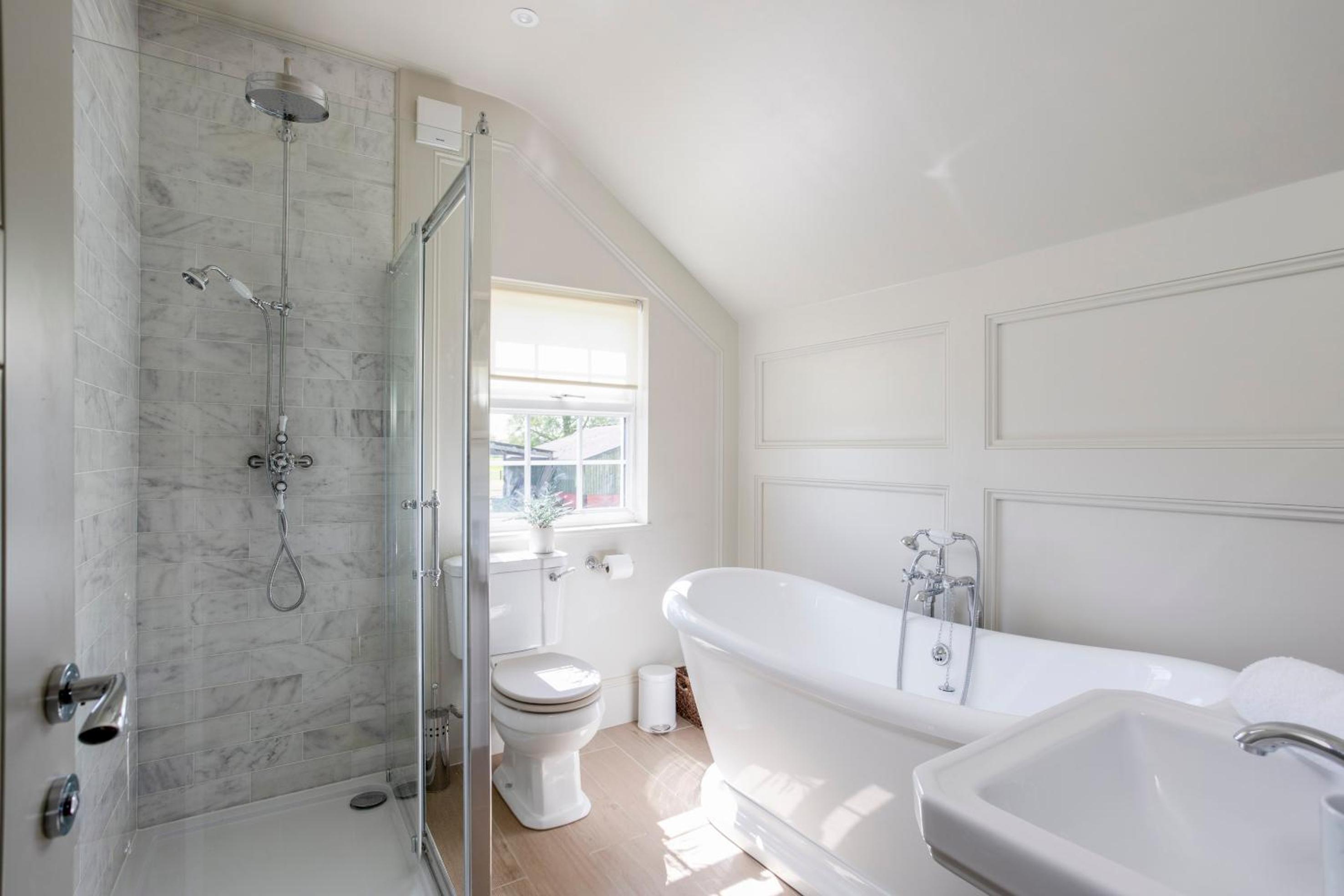 Five-Bedroom House photo 2