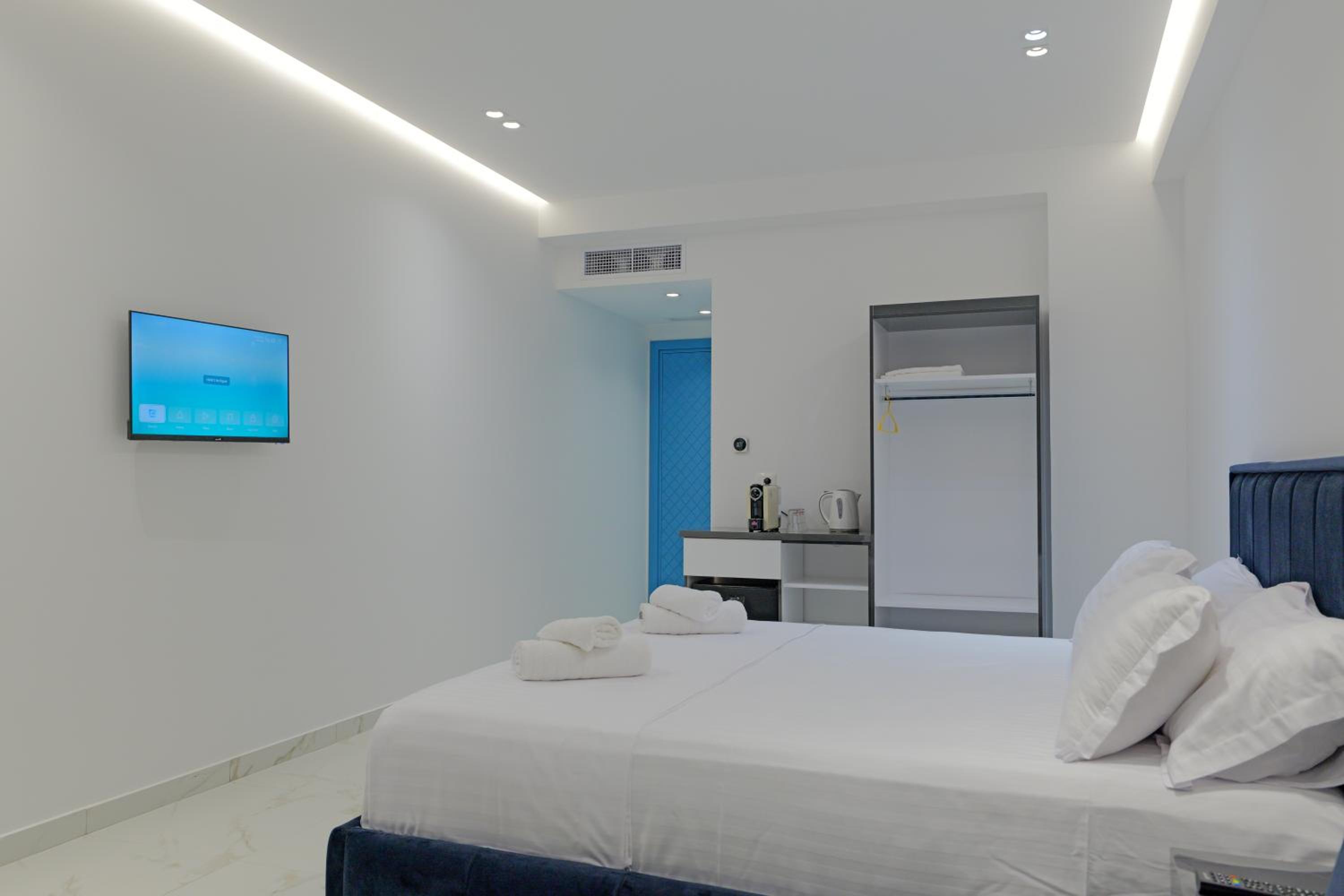 Deluxe Triple Room with Sea View