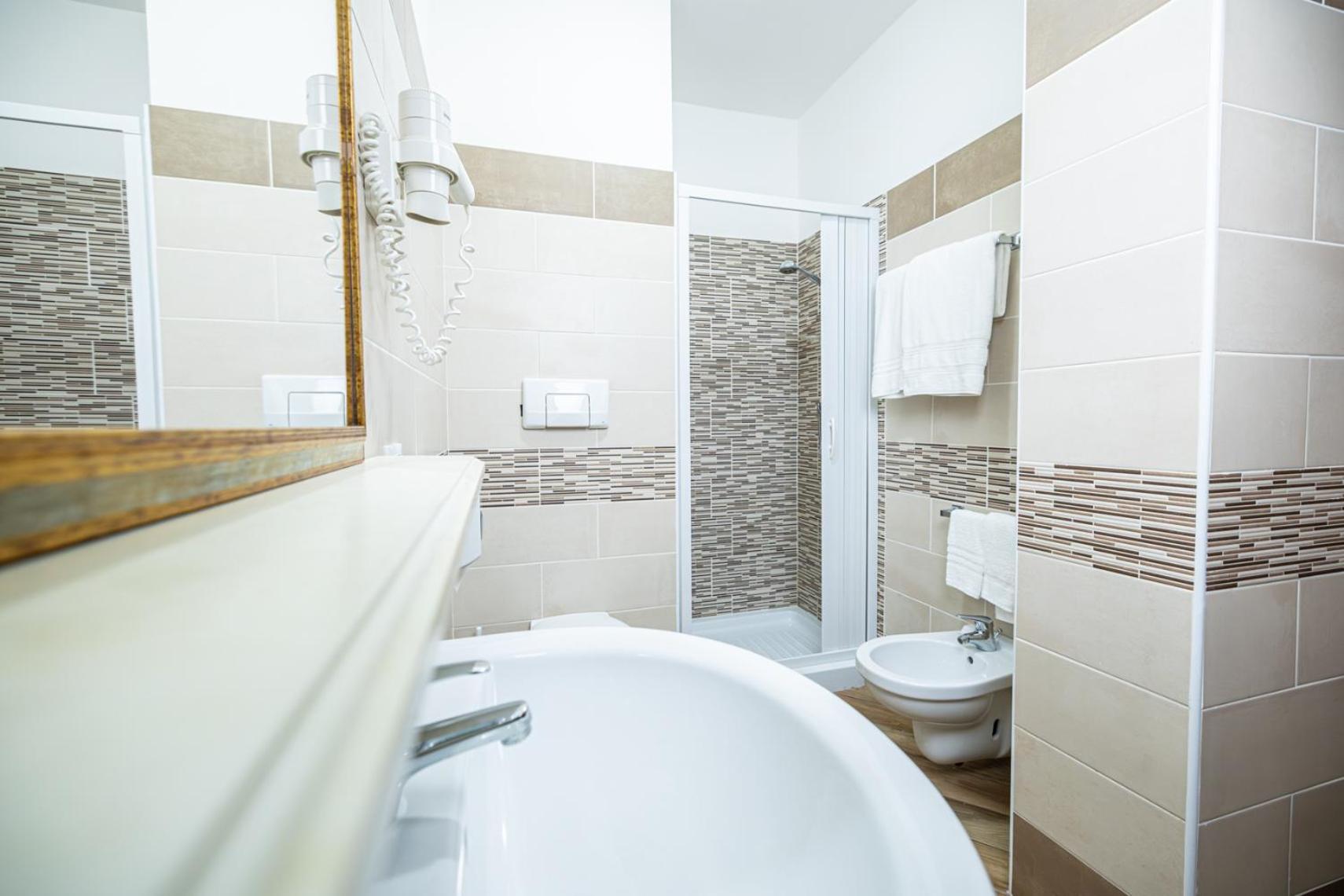 Deluxe Double Room with Sea View - Photo 7