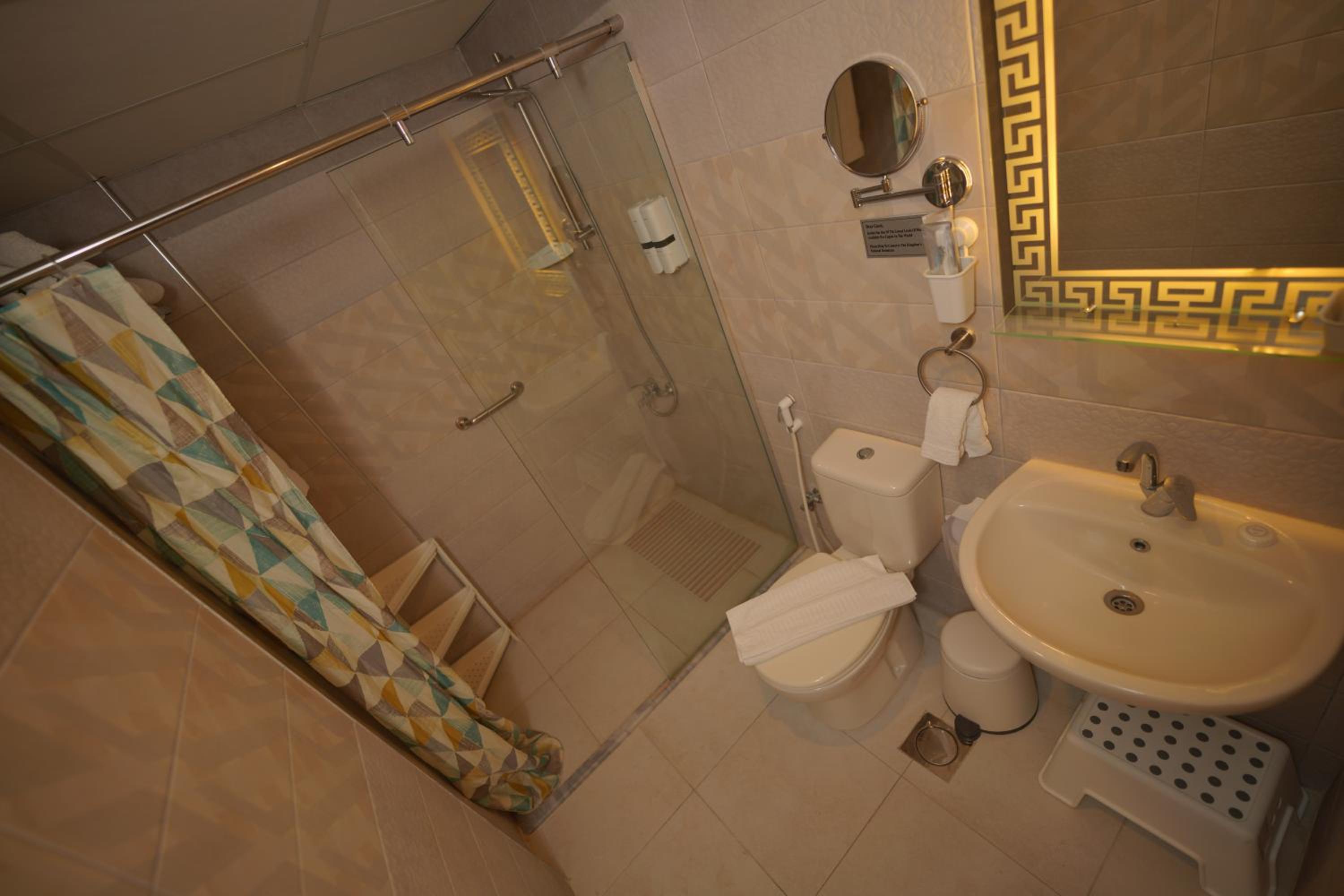 Deluxe King Room - Photo 22