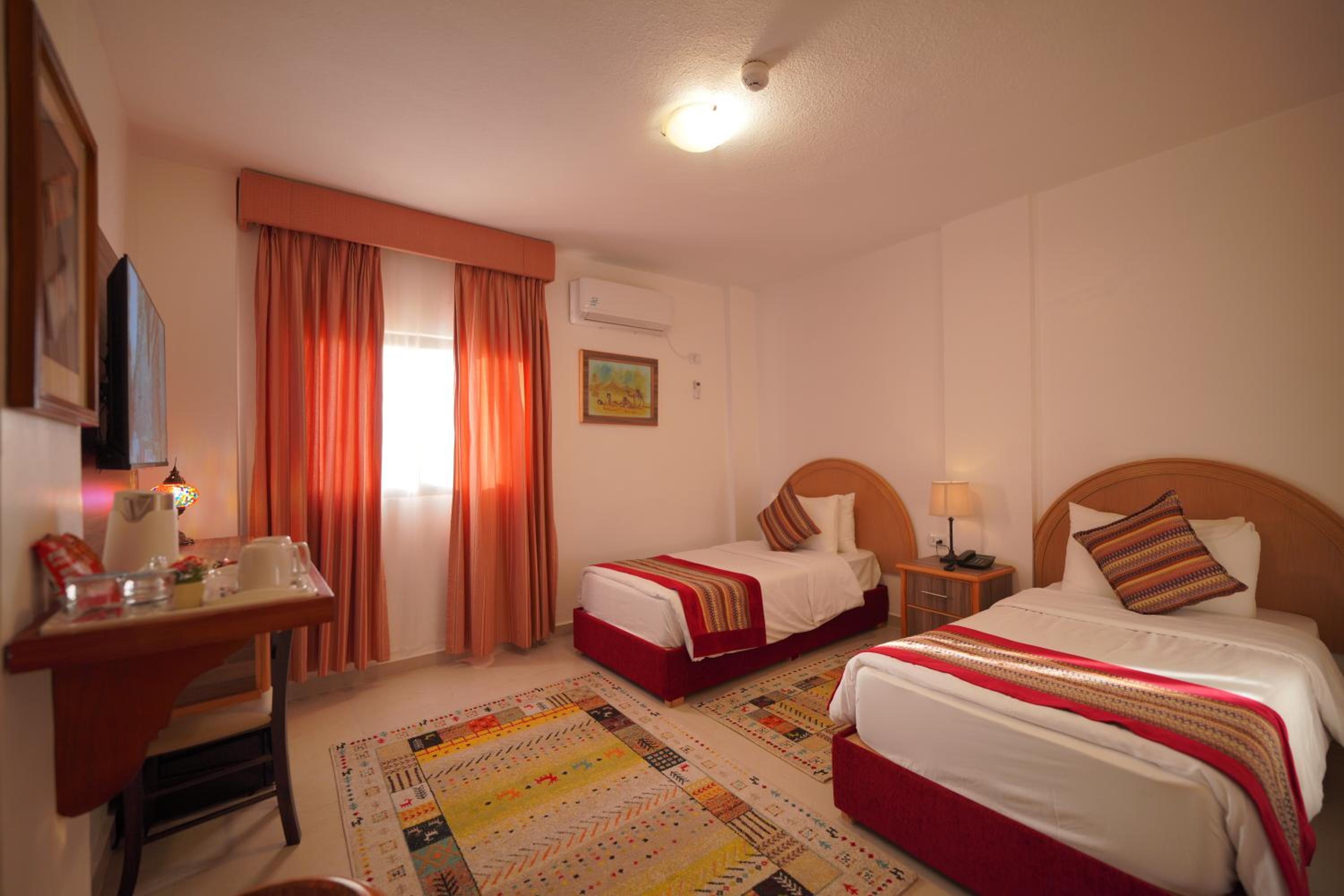 Deluxe Twin Room - Photo 4