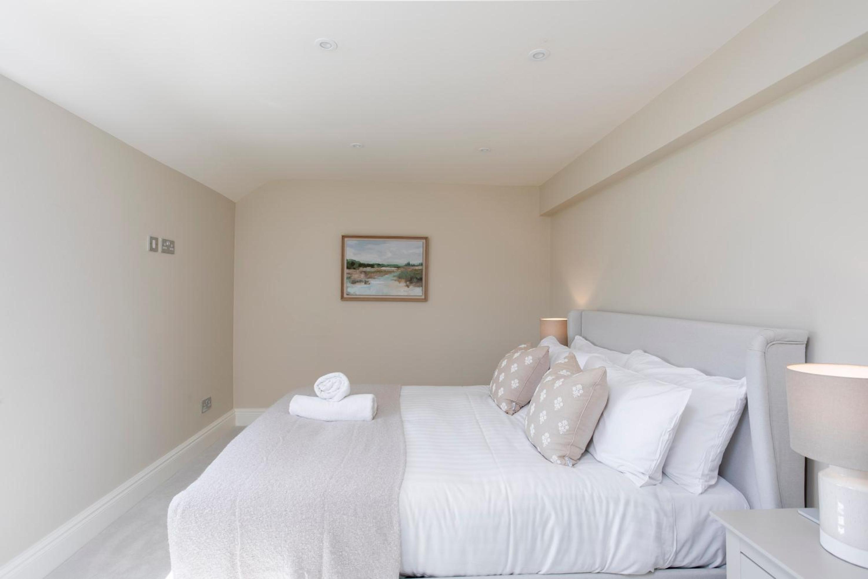 Four-Bedroom House photo 2