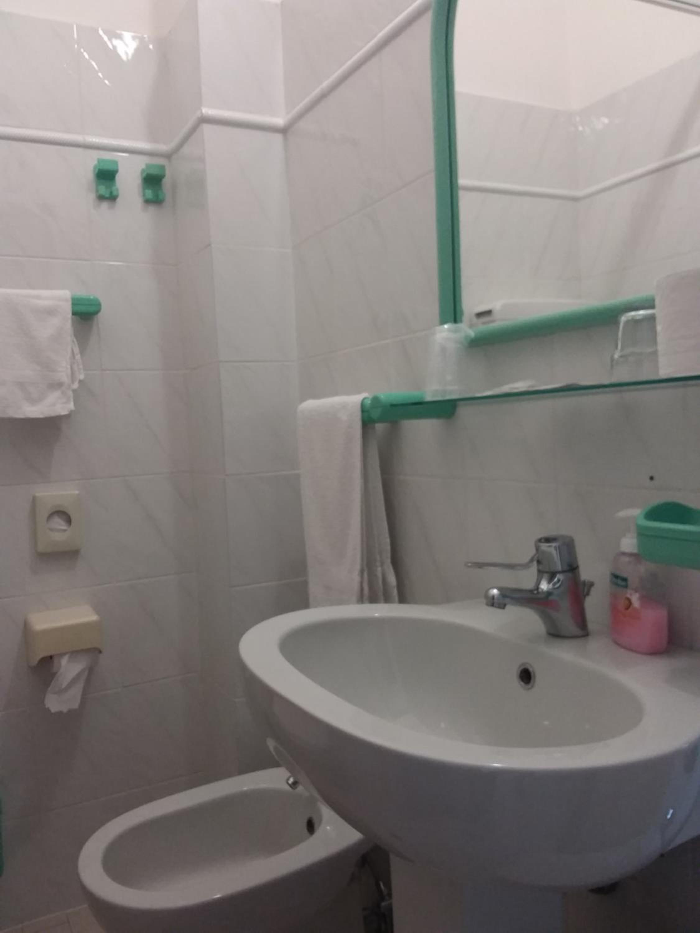 Single Room photo 3