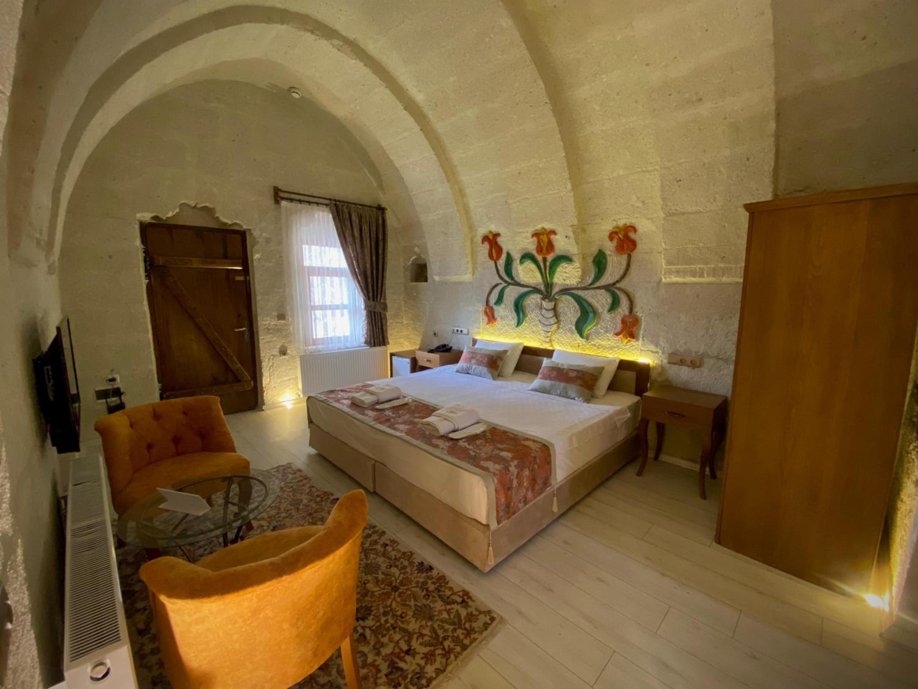 Junior Suite with Garden View - Photo 9