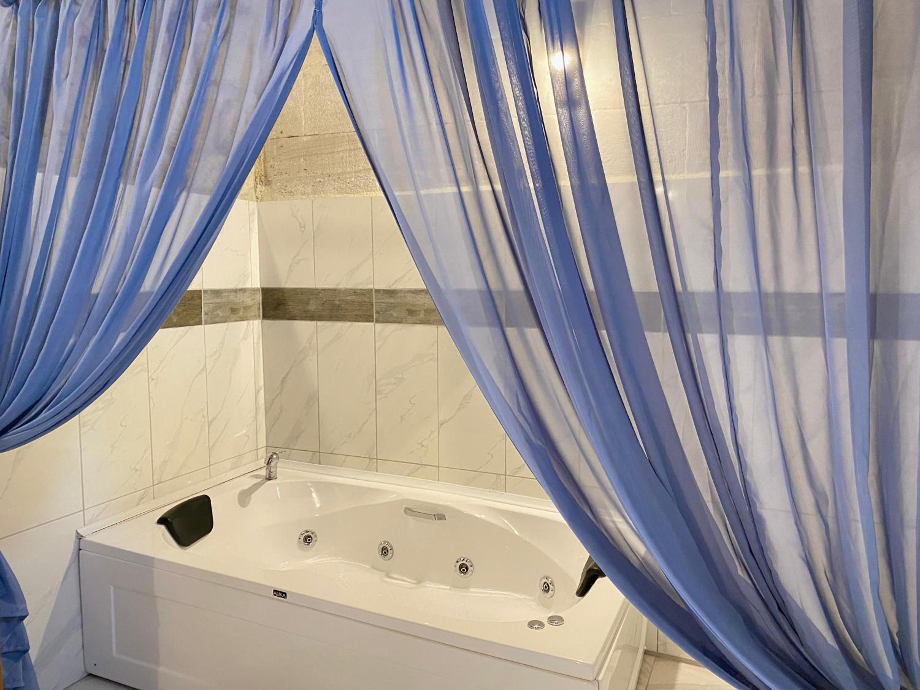 Junior Suite with Garden View - Photo 10