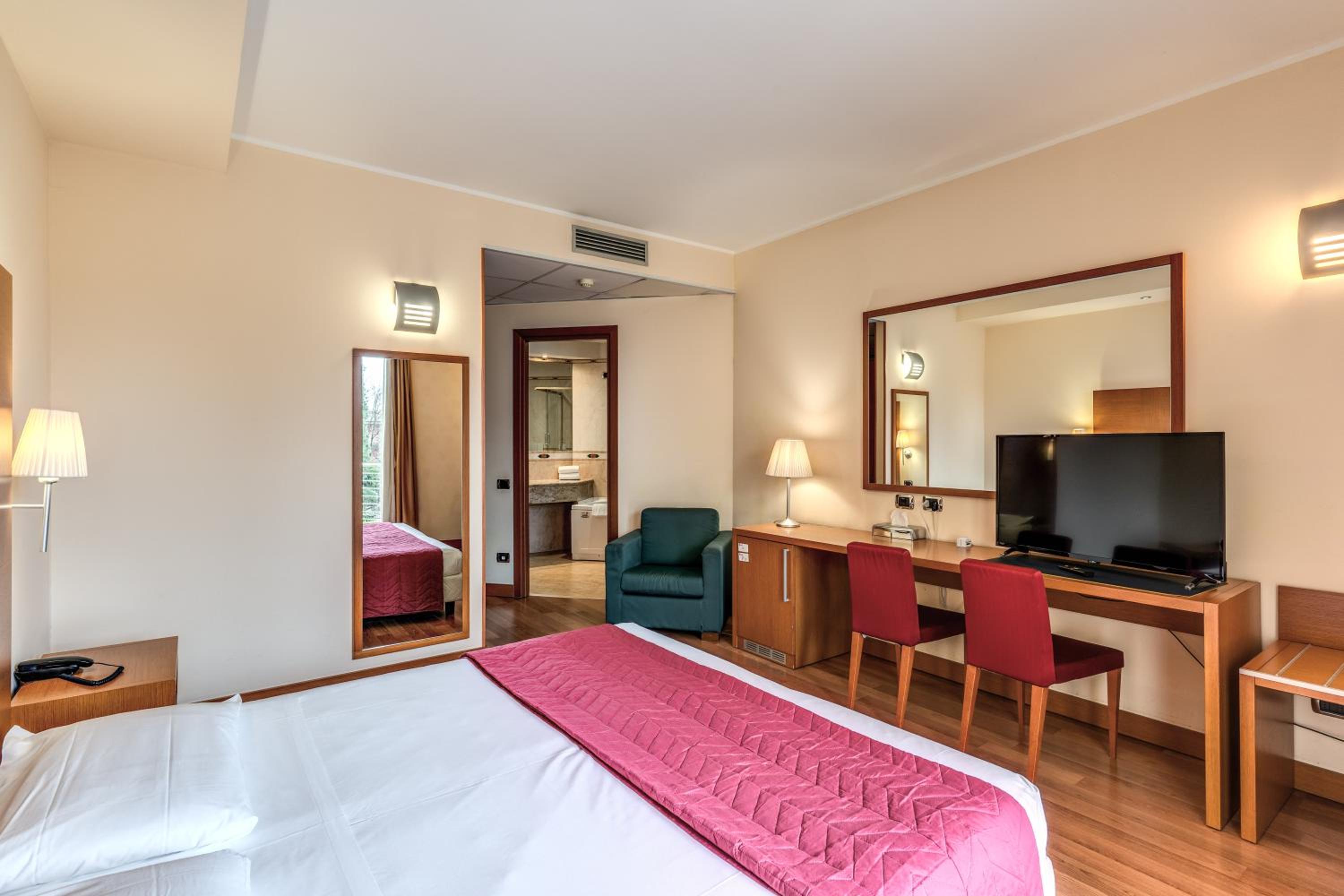 Superior Double Room with Spa Bath - Photo 8