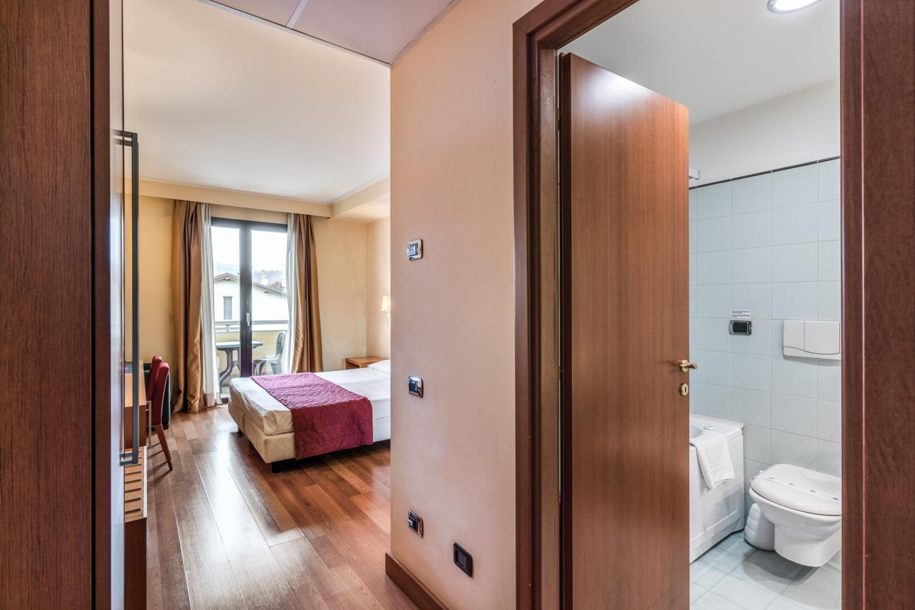 Business Double Room - Photo 2