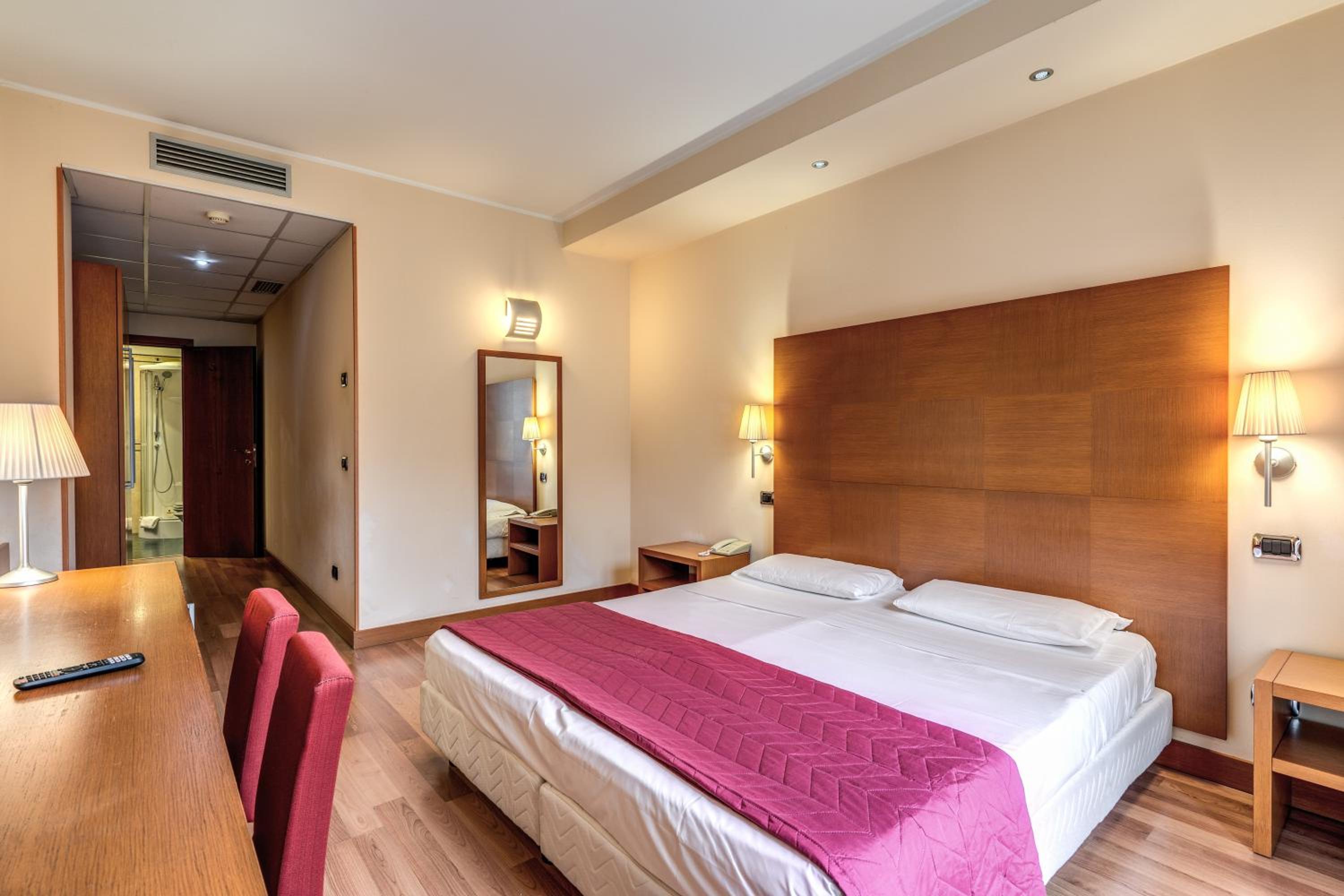 Business Double Room - Photo 10