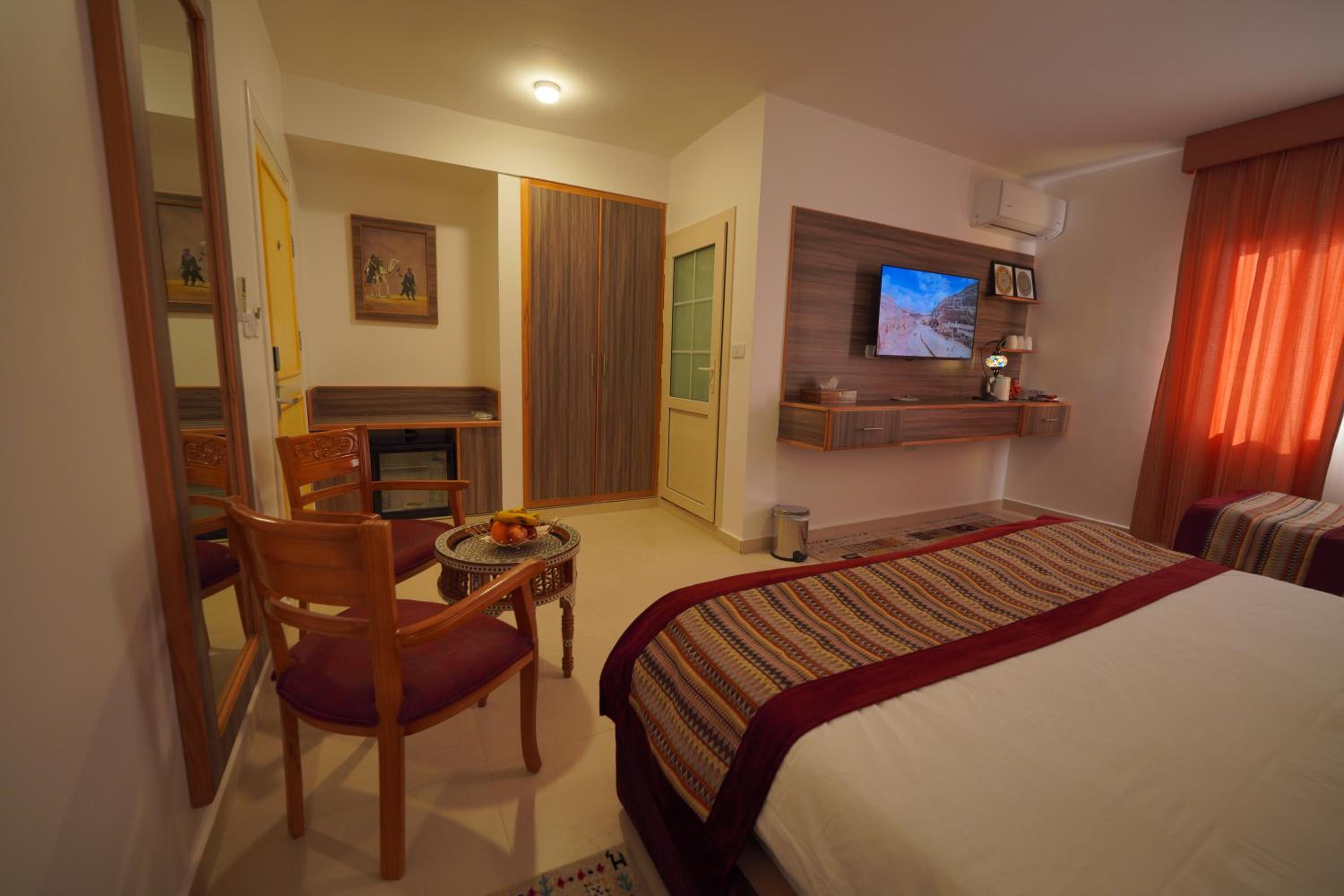 Deluxe Triple Room - Photo 22