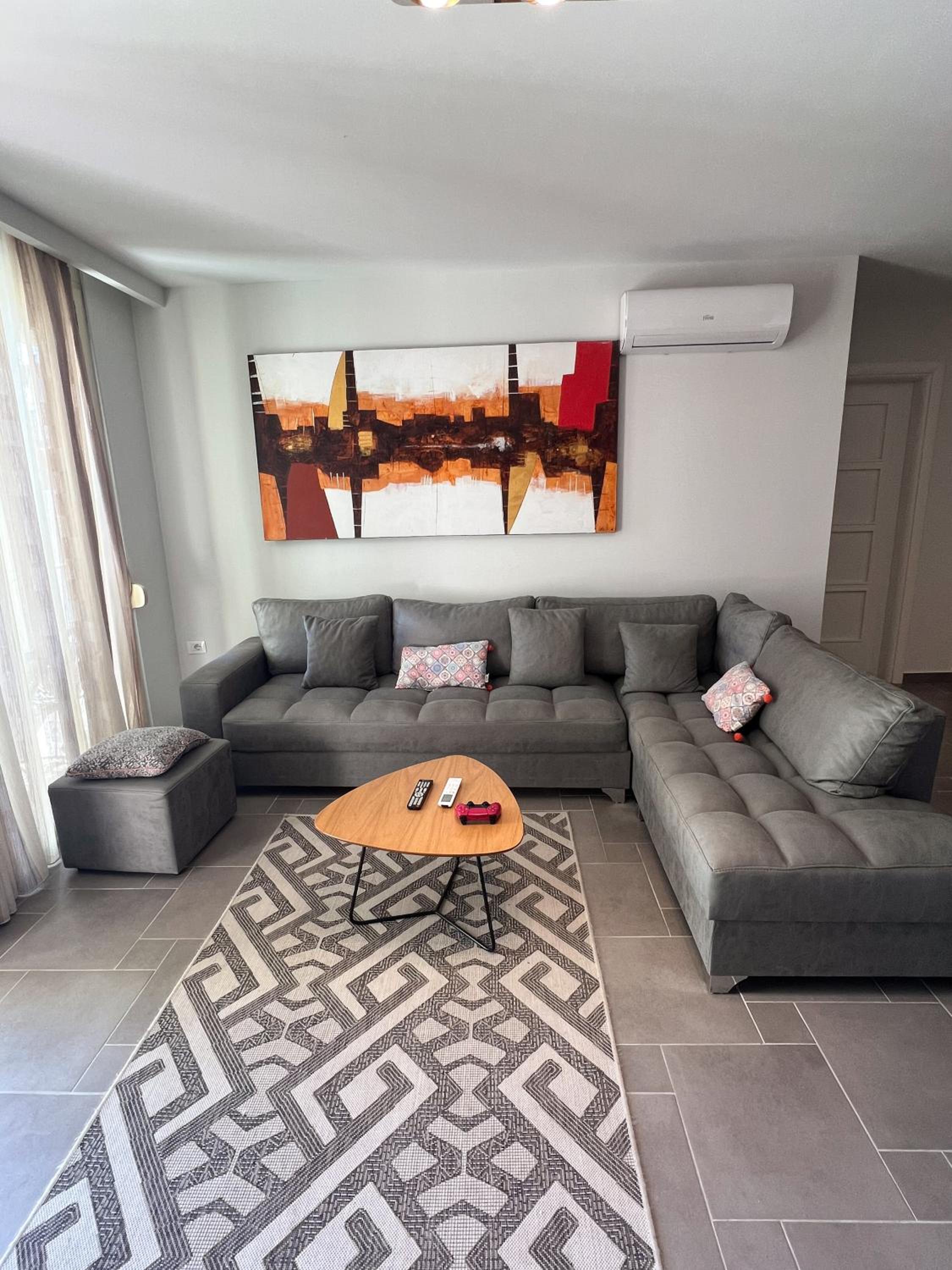 Two-Bedroom Apartment with Balcony and Sea View photo 3