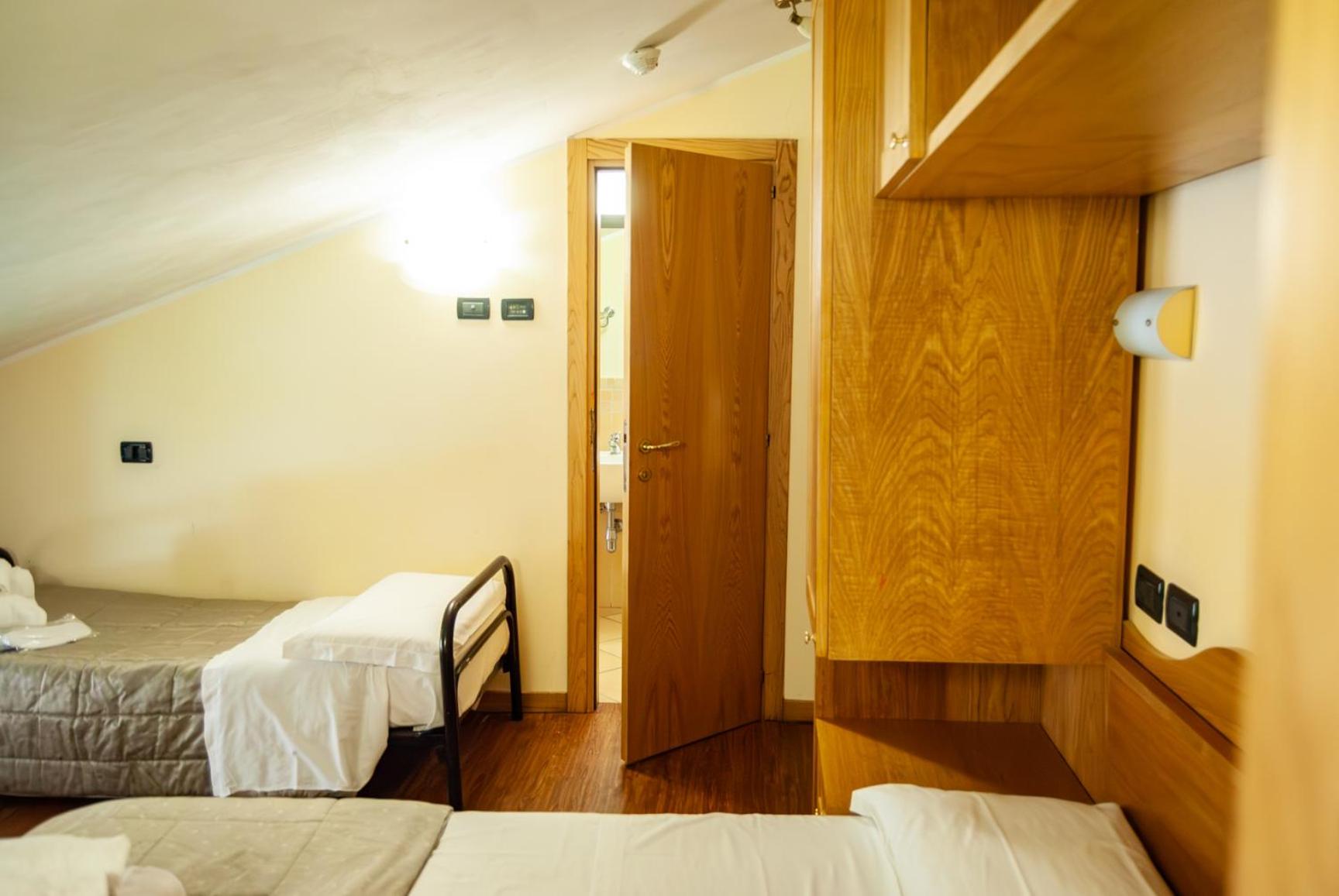 Economy Triple Room