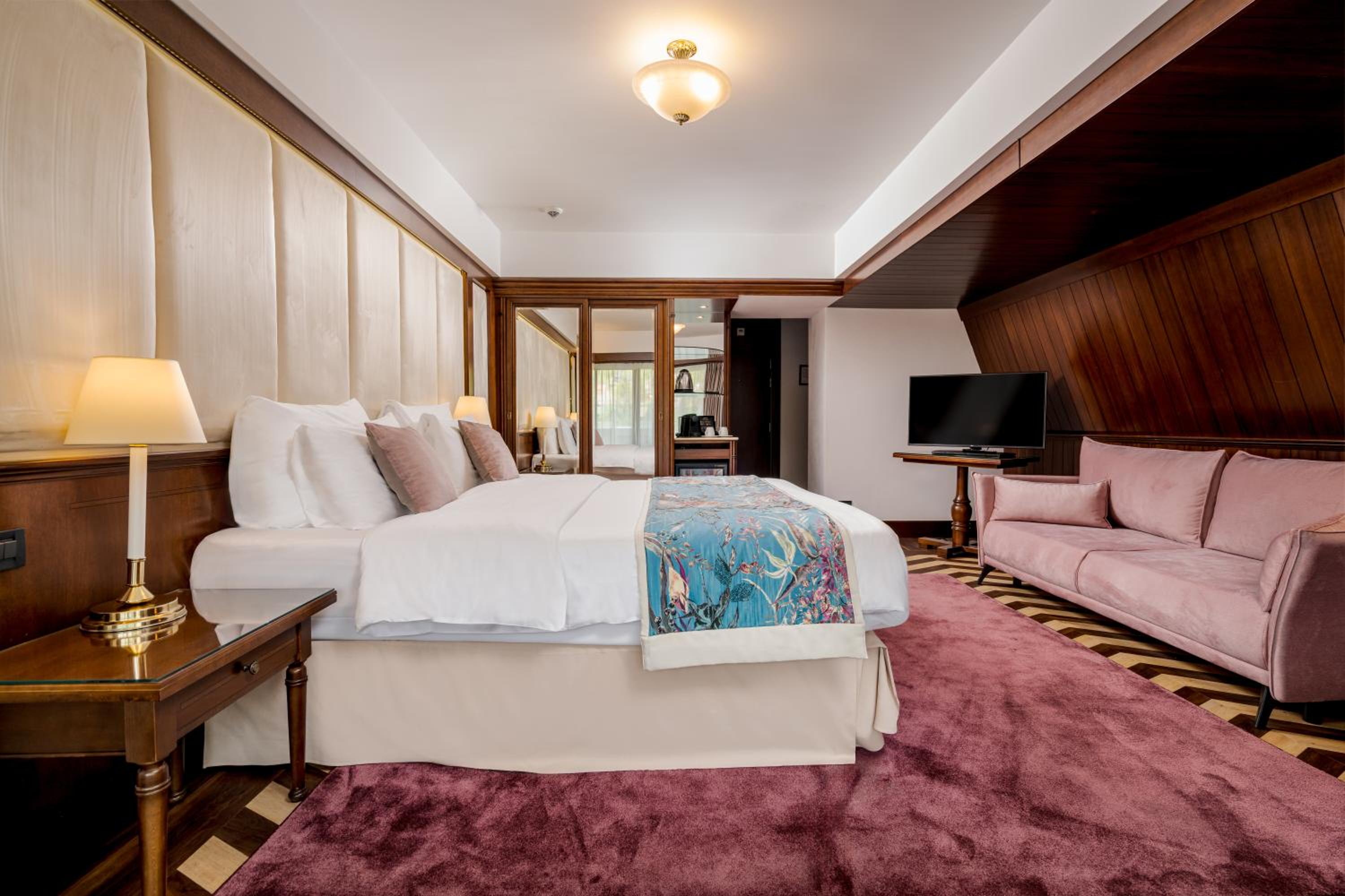 Junior Suite with Balcony & Spa access - Photo 7
