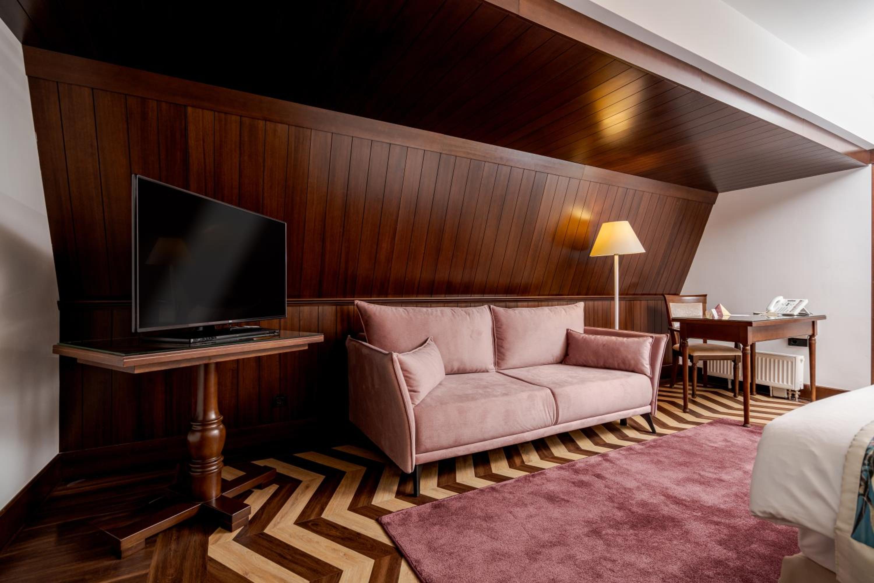 Junior Suite with Balcony & Spa access - Photo 3
