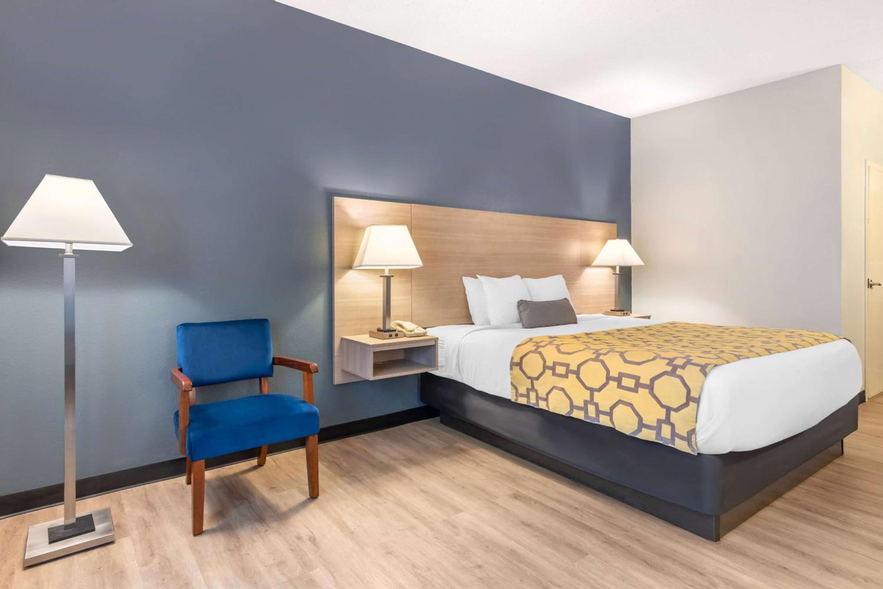 King Room- Non-Smoking - Photo 1
