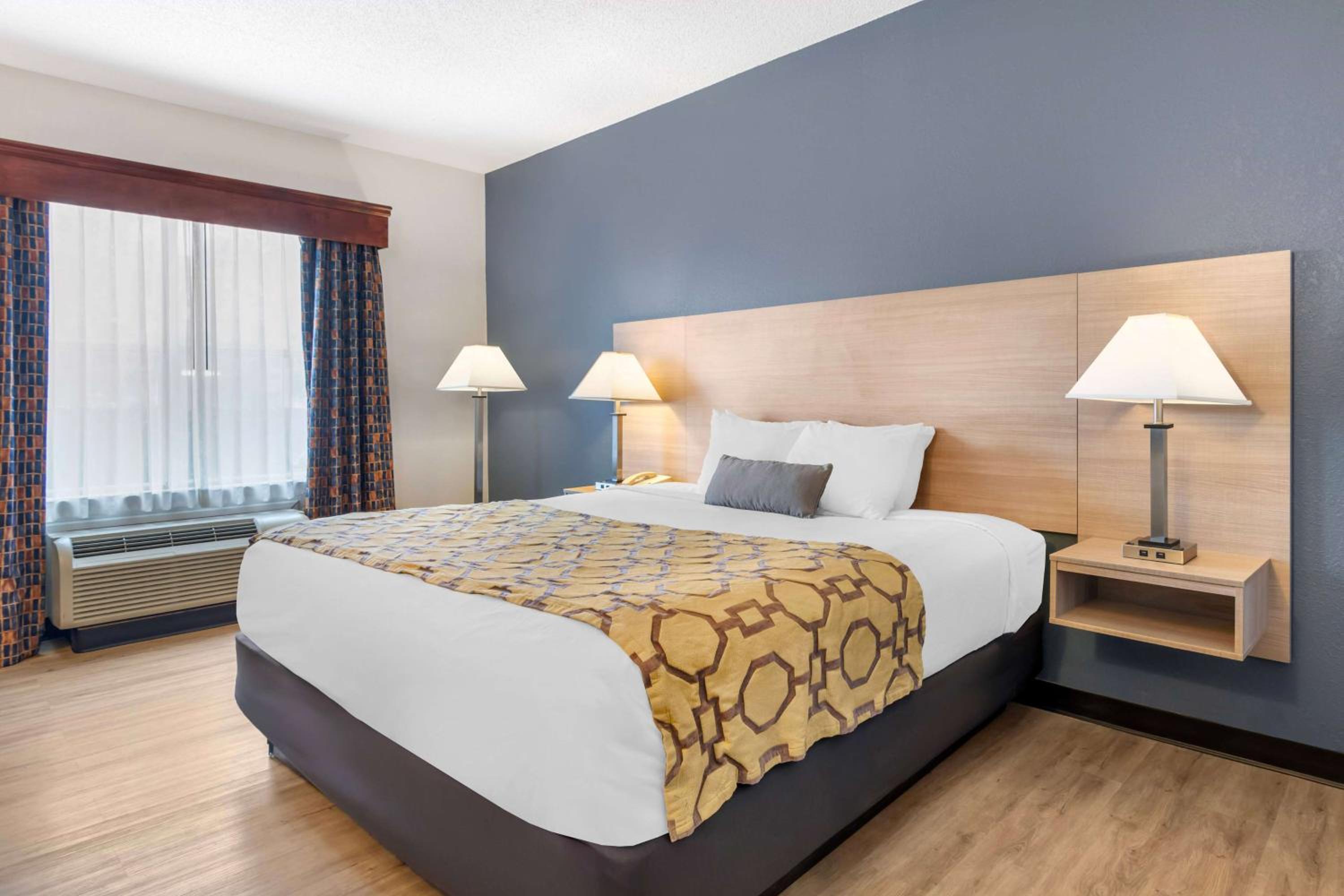 King Room - Disability Access - Non-Smoking - Photo 1