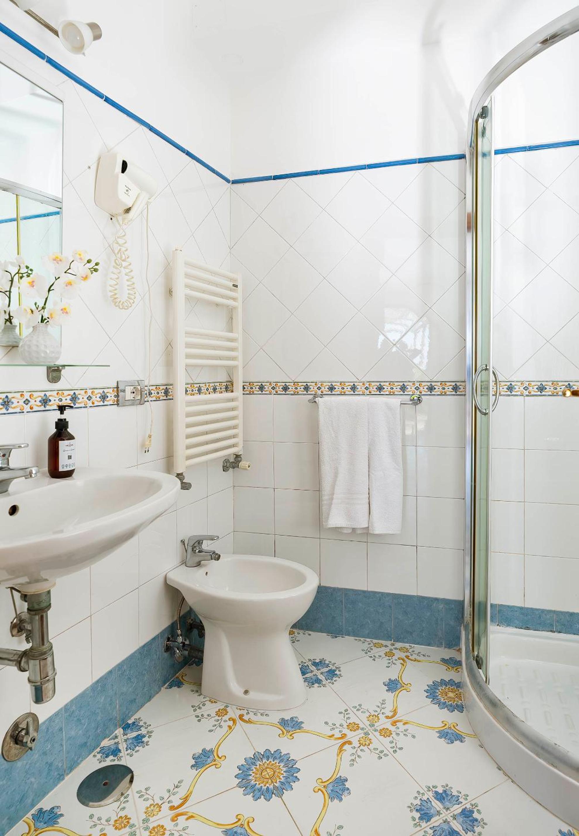 Triple Room with Sea View - Photo 7