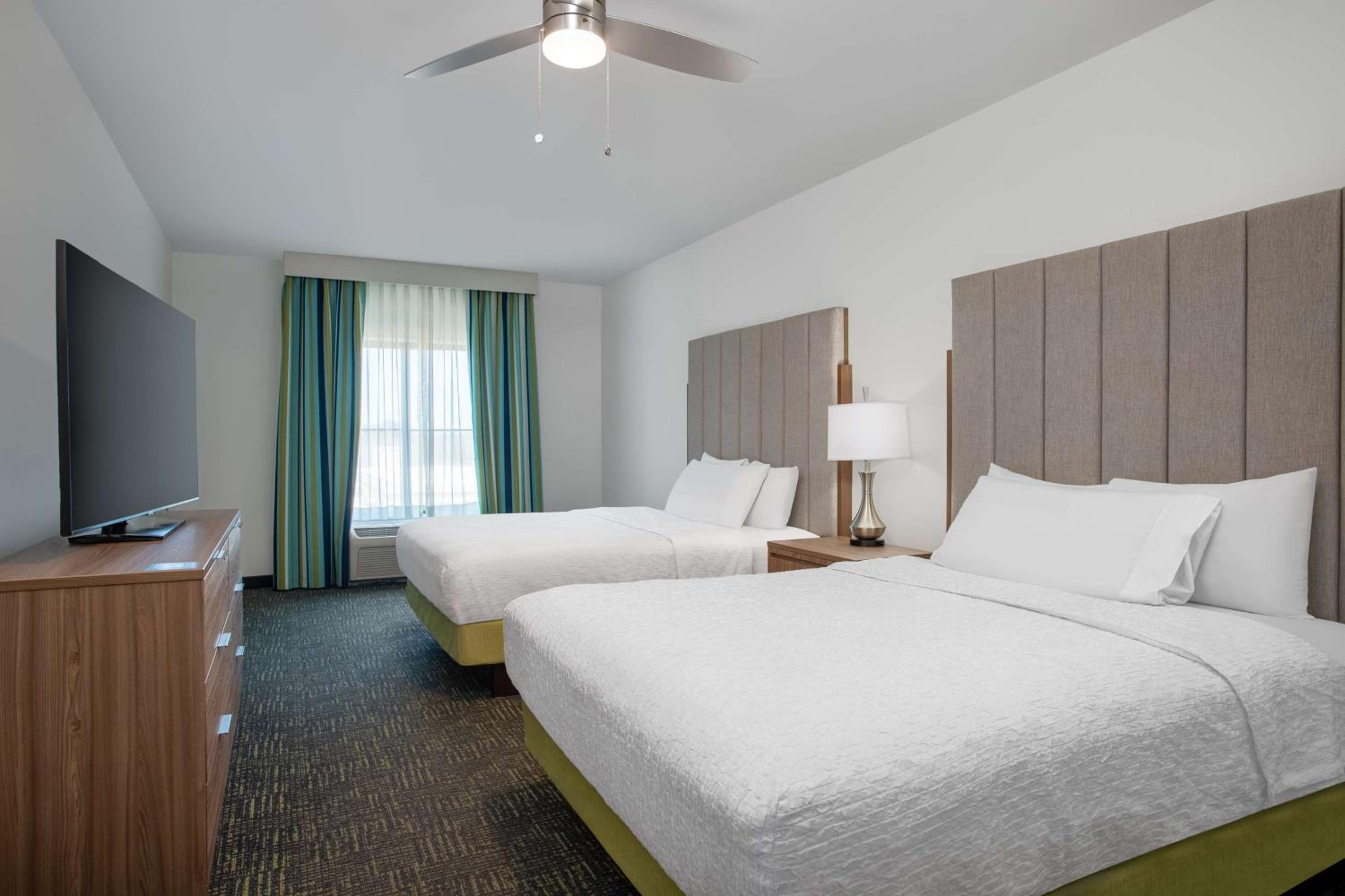 One-Bedroom Queen Suite with Two Queen Beds - Non-Smoking - Photo 1