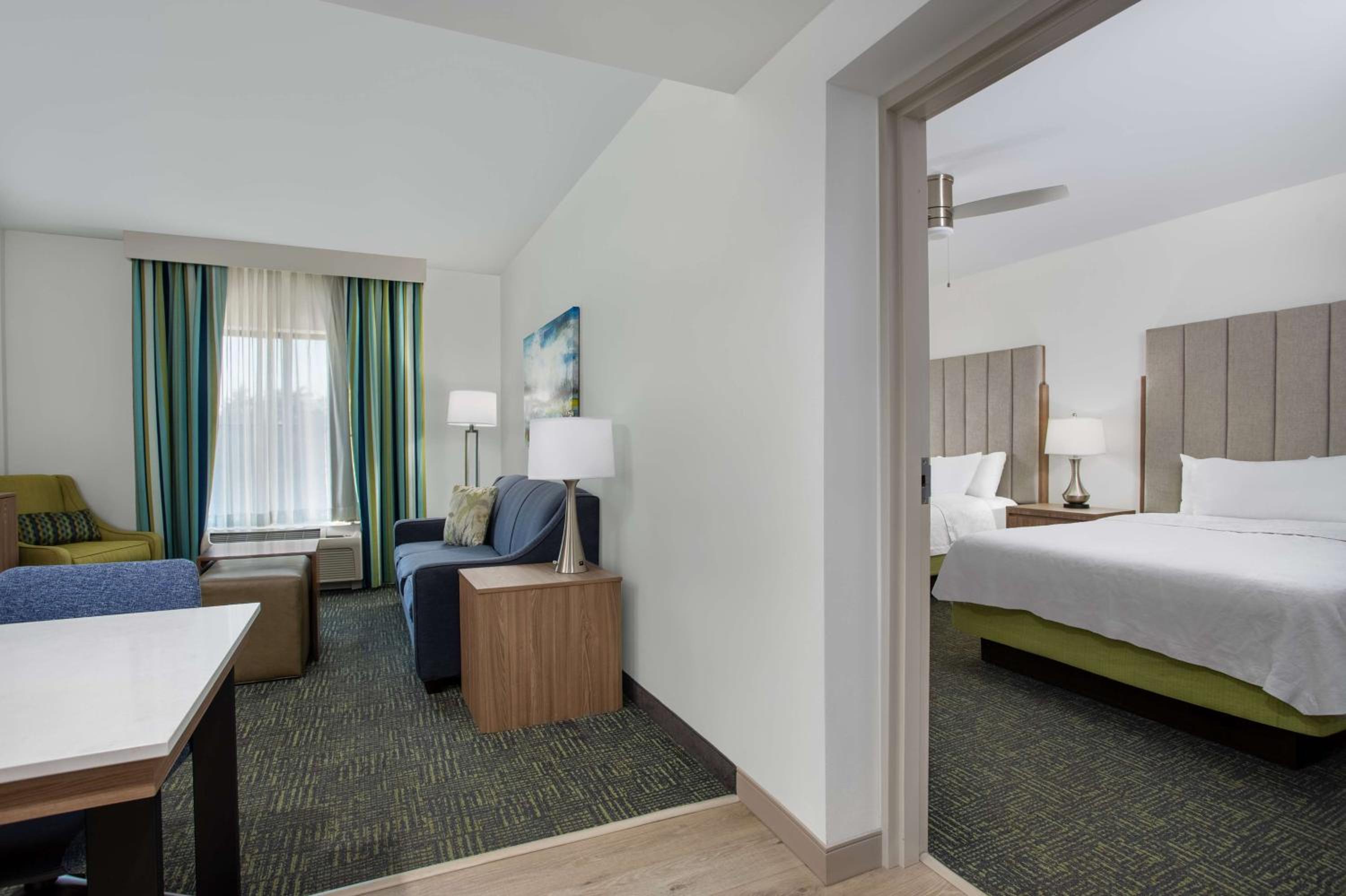 One-Bedroom Queen Suite with Two Queen Beds - Non-Smoking - Photo 4