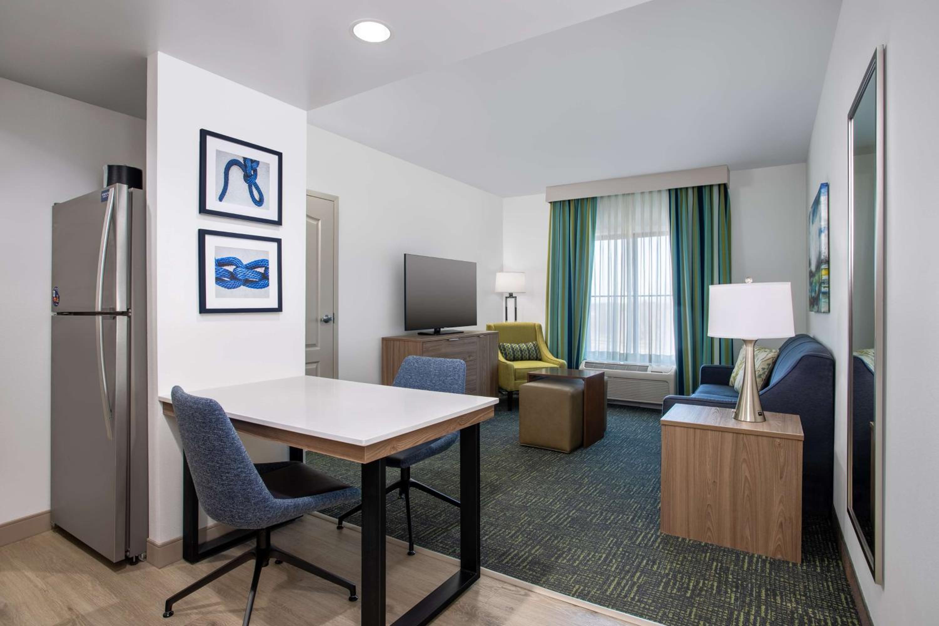 One-Bedroom King Suite - Non-Smoking - Photo 2