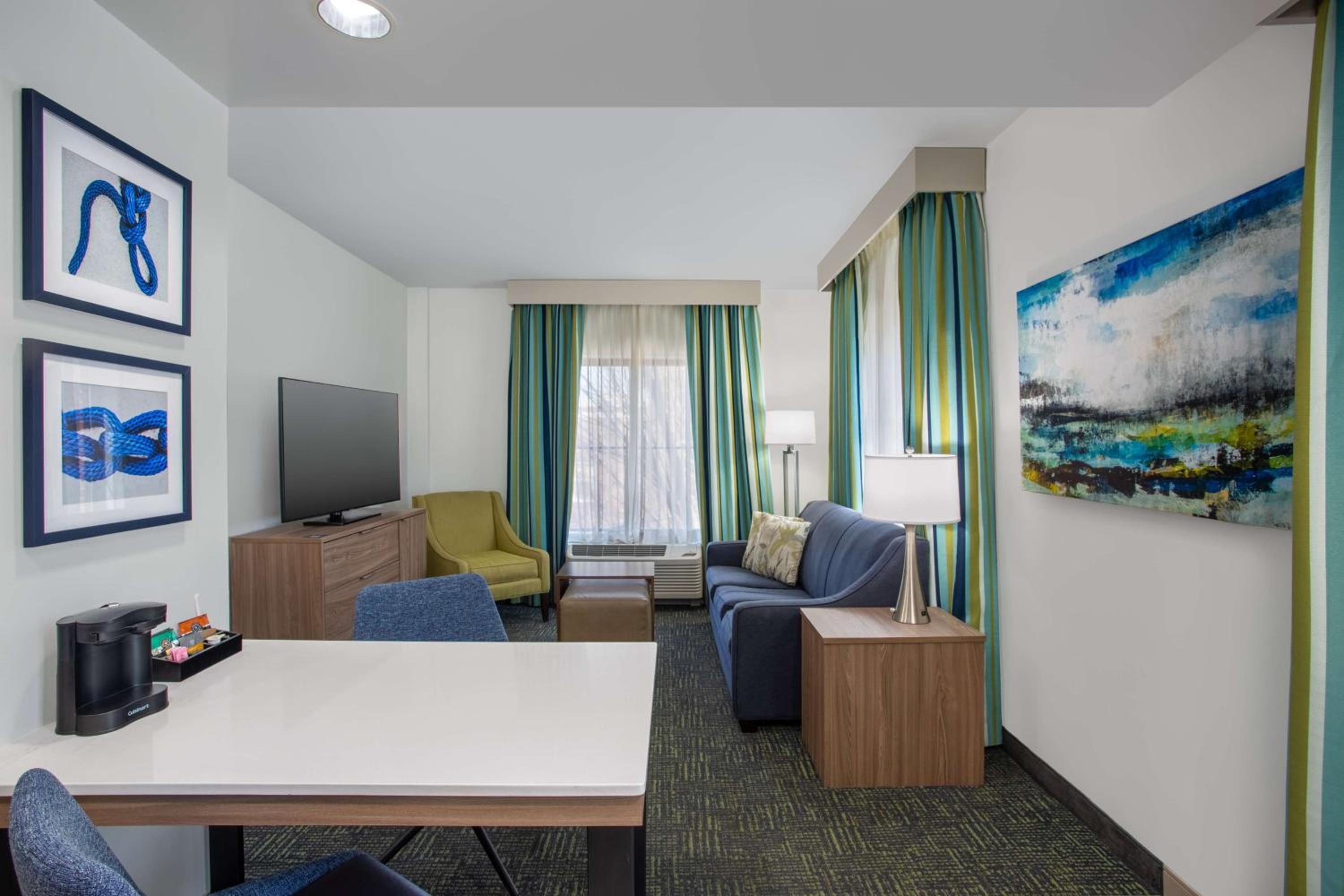 One-Bedroom King Suite - Non-Smoking - Photo 9