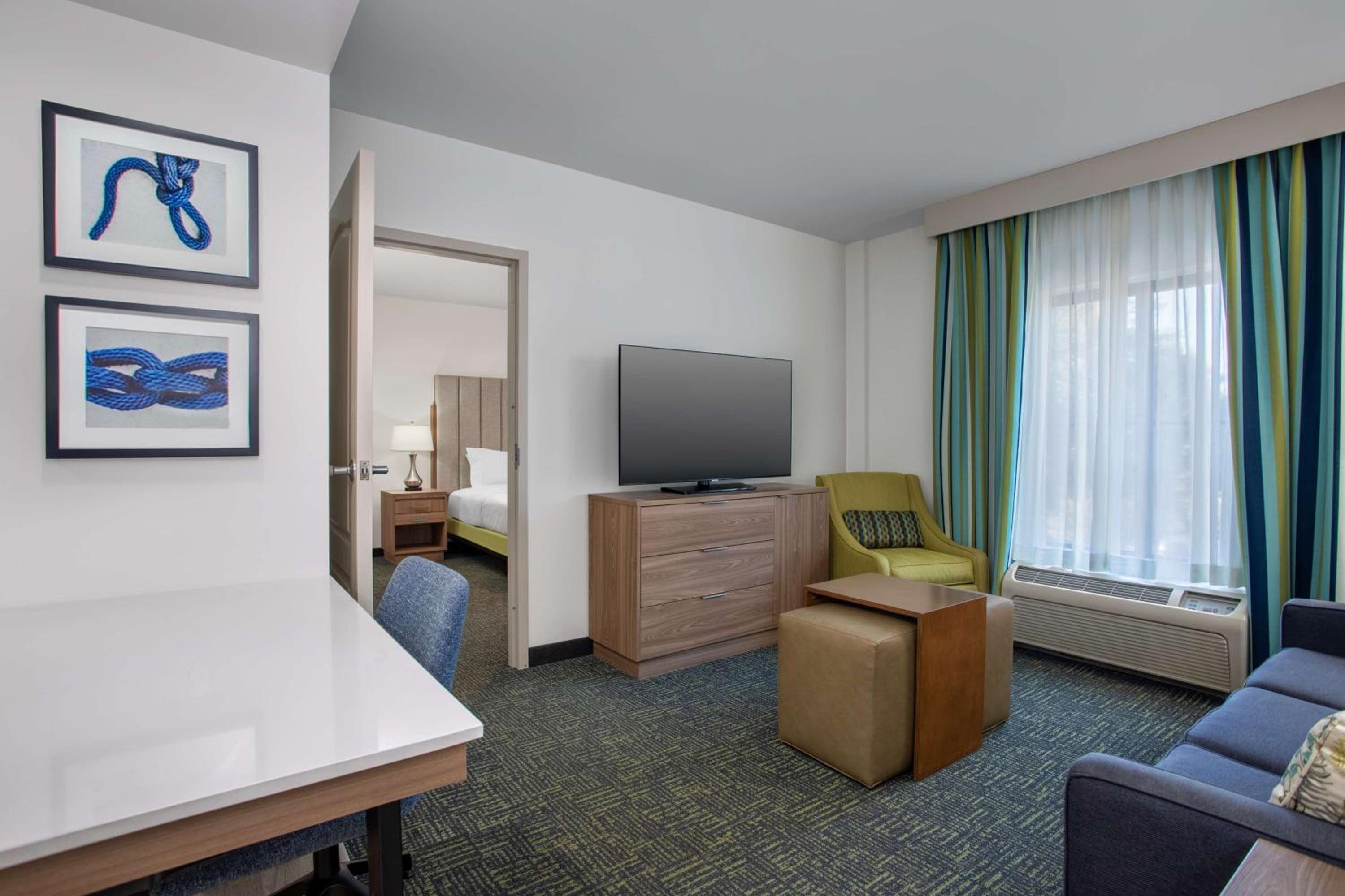 One-Bedroom King Suite - Non-Smoking - Photo 8