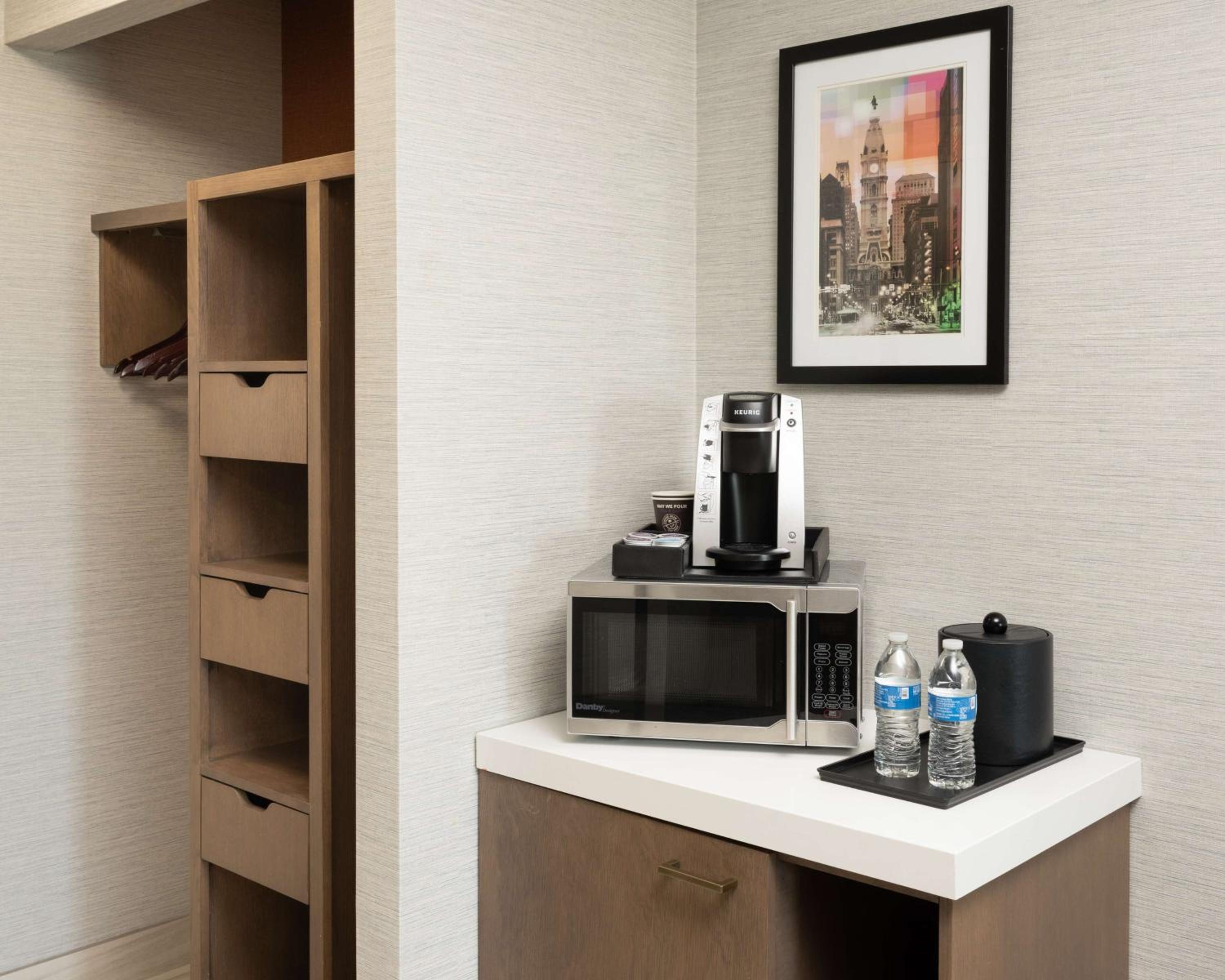 Deluxe King Suite photo 2